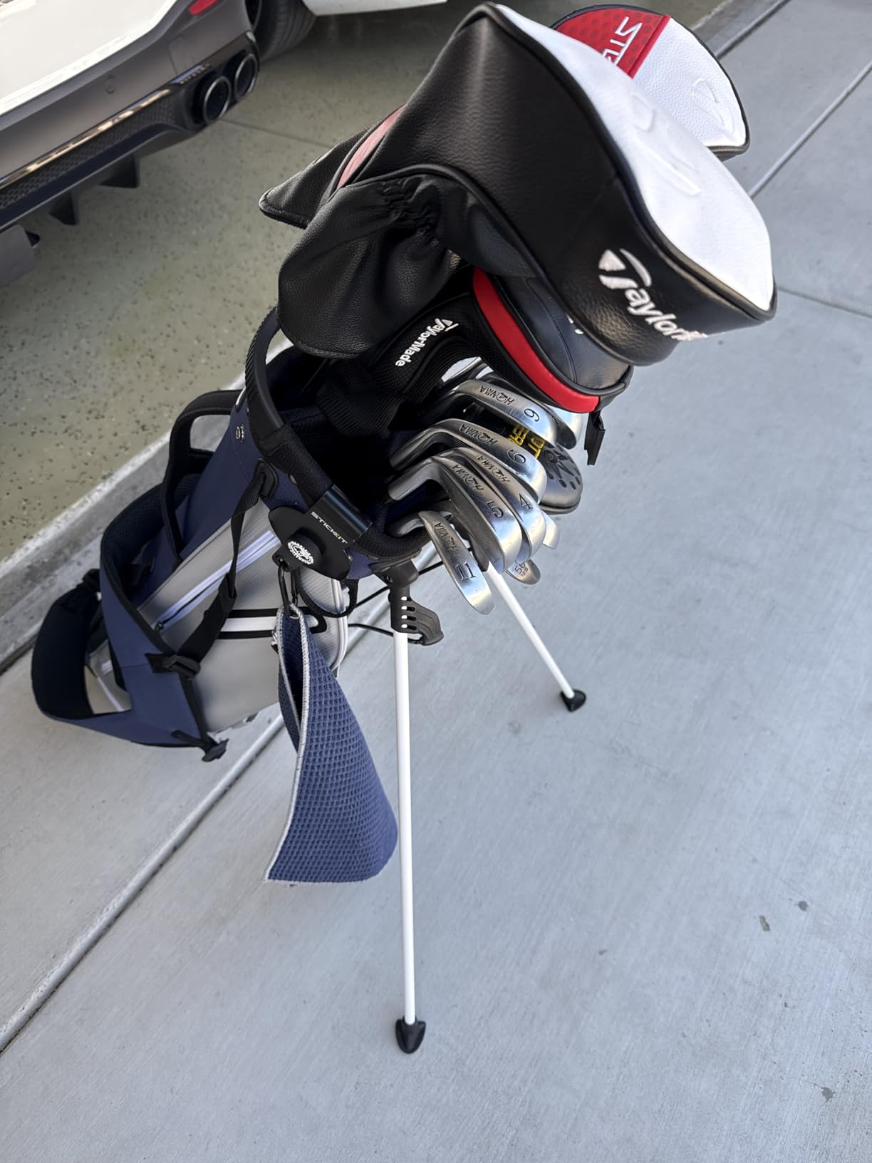 Lightweight Golf Stand Bag, 4-Way Full-Length Dividers, Holds Up to 10 Clubs, 3.7 lbs Golf Bag with Dual Straps & Stand for Driving Range, Par 3, and Standard Courses customer photo 2