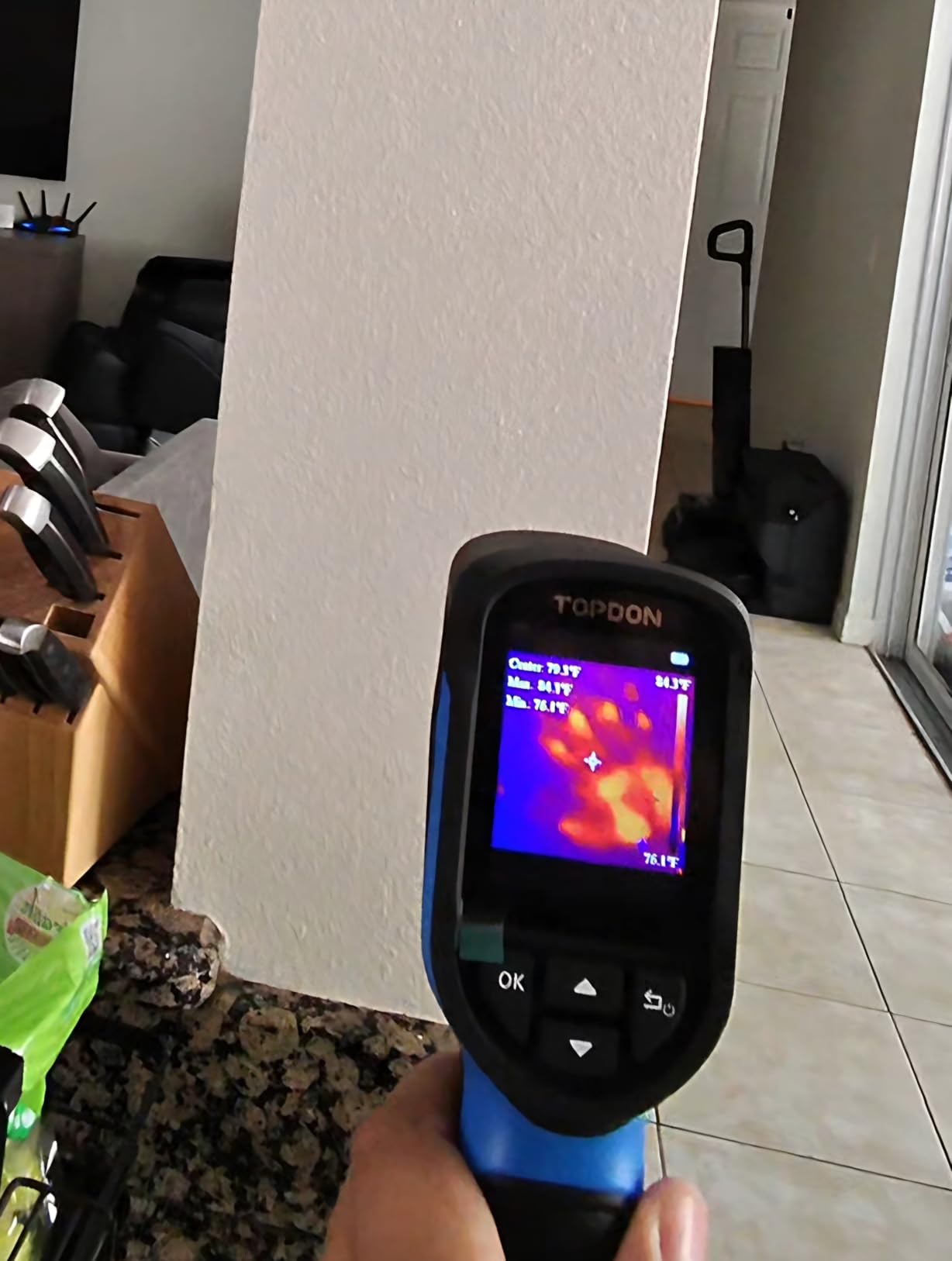 Topdon TC004 Mini Thermal Imaging Camera, 240 x 240 TISR Resolution, 15-Hour Battery Life, 128 x 128 IR Resolution, 25Hz Handheld Infrared Camera customer photo 1