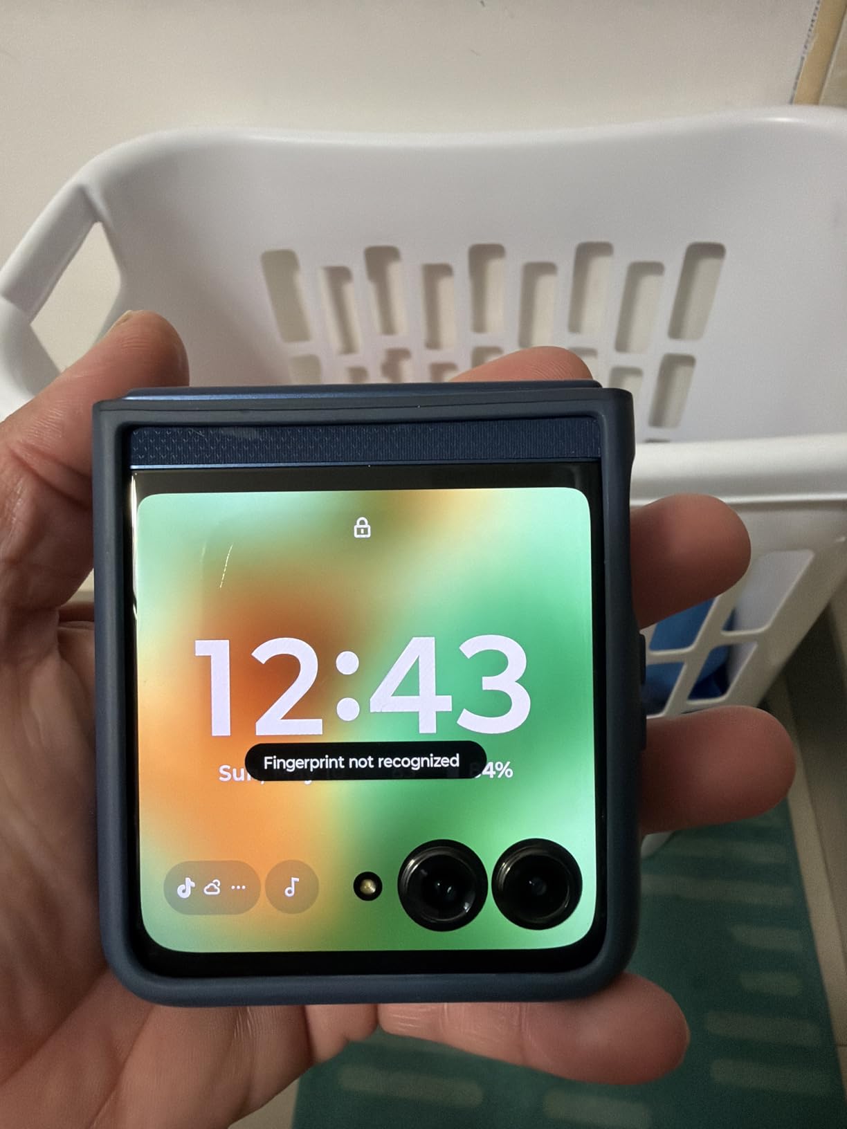 Razr 2025 | Unlocked | Made for US 8/256GB | 50MP Camera | Pantone Gibraltar Sea customer photo 1