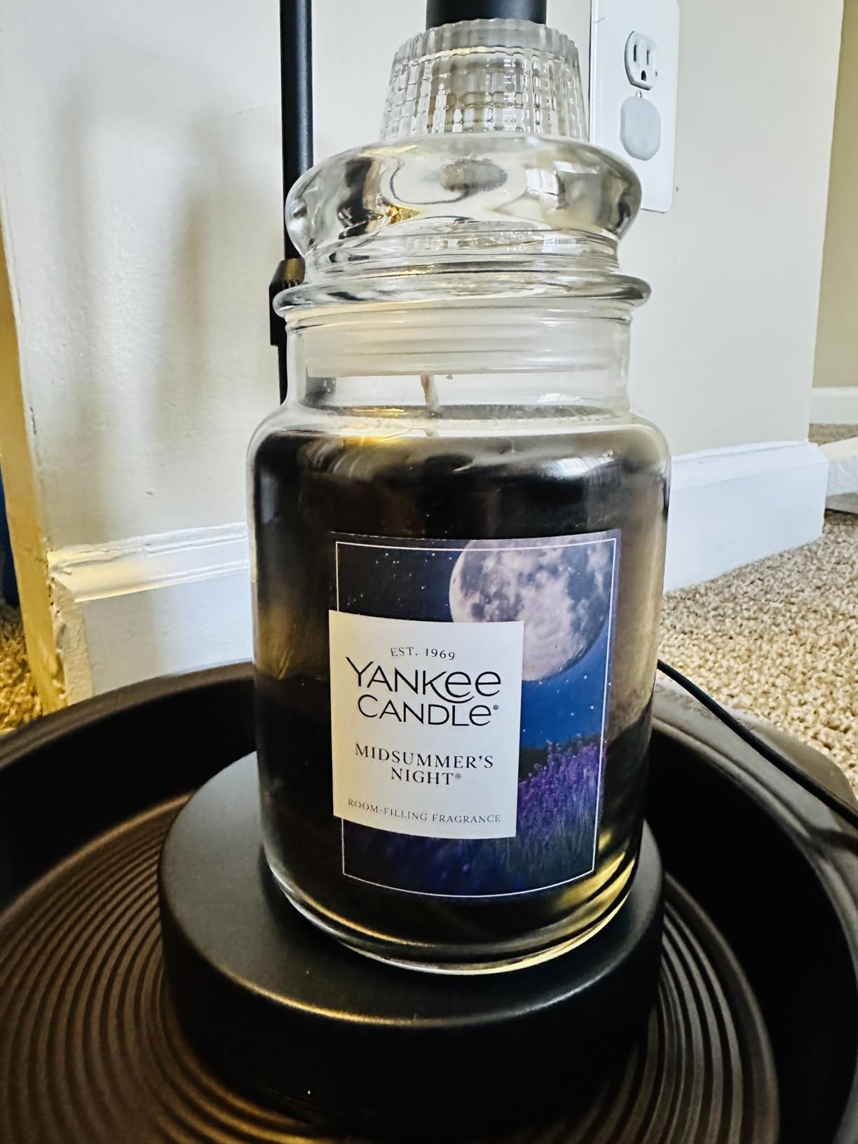 Yankee Candle Mid Summer's Night, Scented Candle, 22oz Large Jar with up to 150 Hour Burn, Giftable customer photo 2