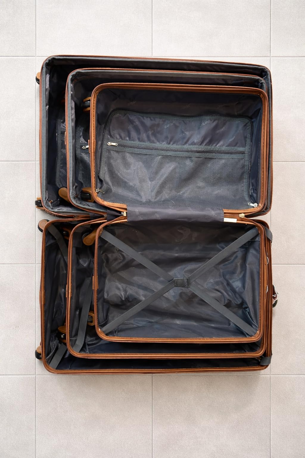 Merax Luggage Sets 3-Piece Hardshell with Spinner Wheels Lightweight Suitcase with Corner Guards (Green, 20/24/28) customer photo 1