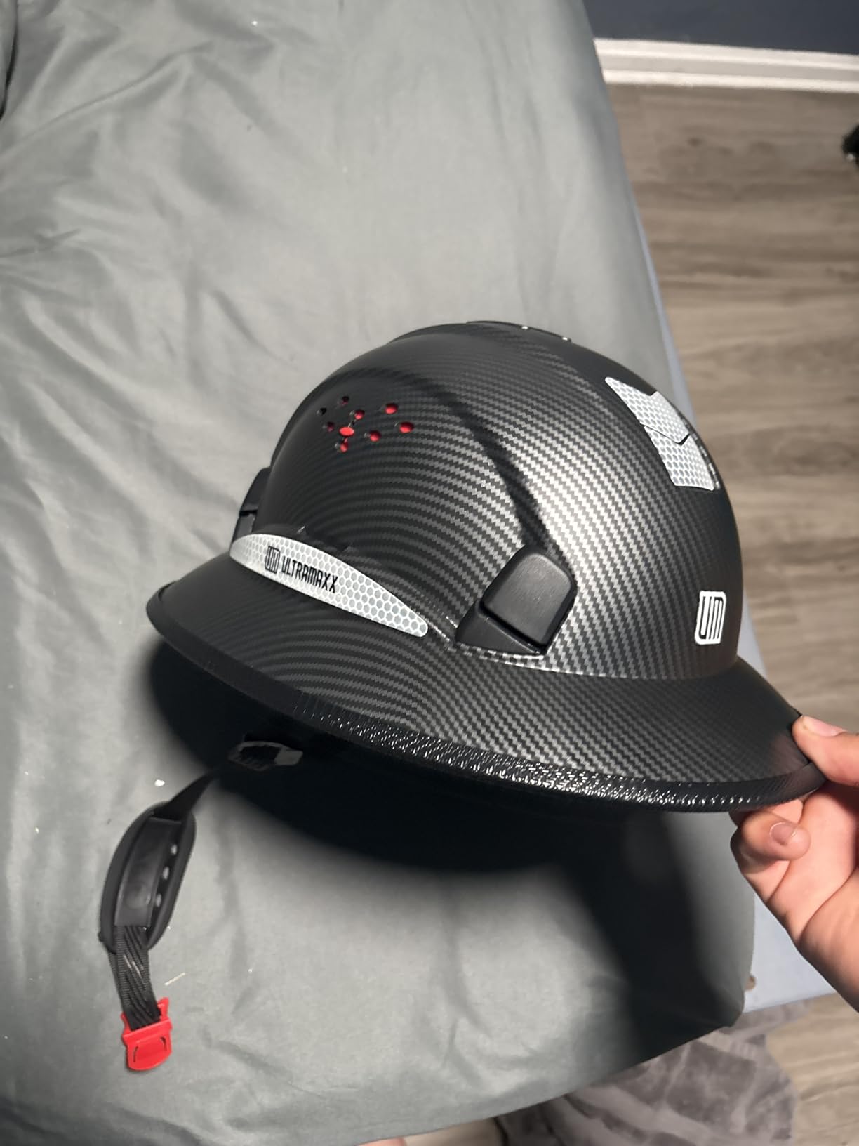 UM ULTRAMAXX Full Brim Hard Hat with Built-in Visor, ANSI Z89.1 OSHA Approved Construction Safety Helmet with Chin Strap for Men Women customer photo 1