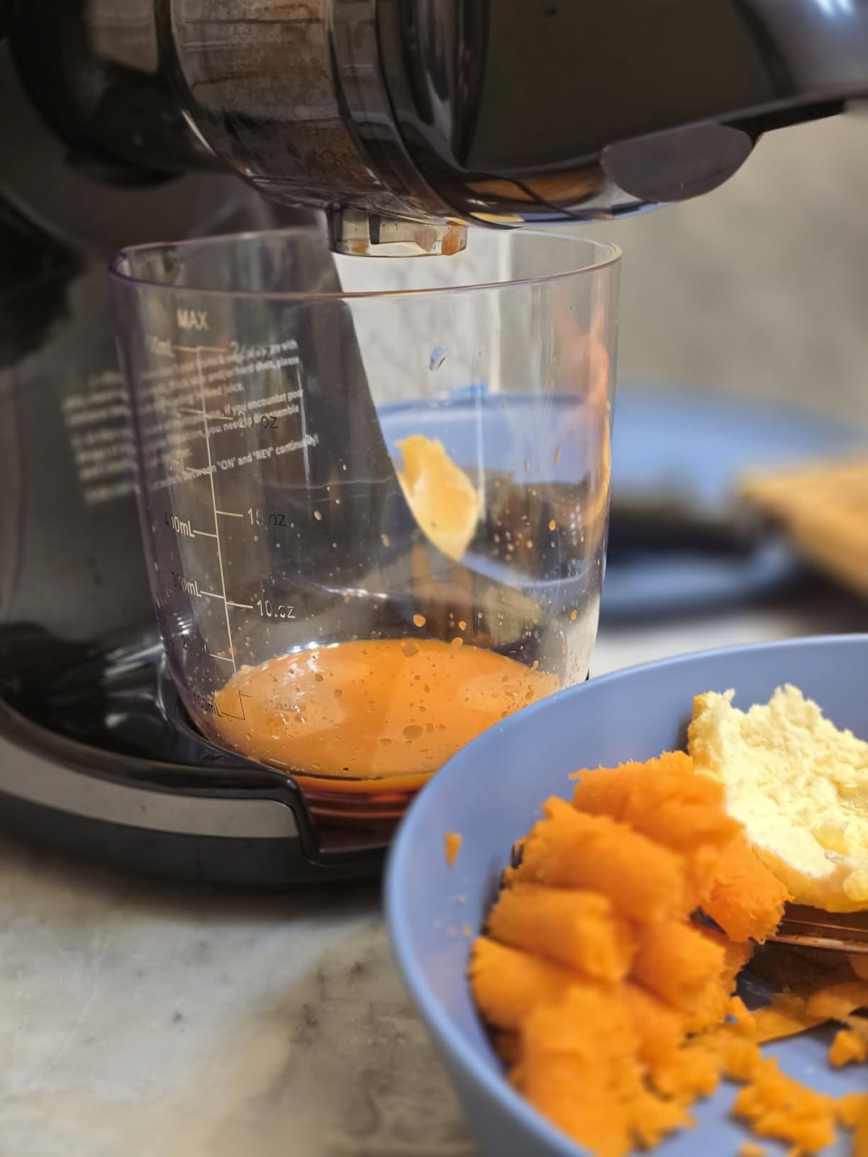 AMZCHEF Cold Press Masticating Juicer Machine - 90% Yield Reverse System, Quiet Motor for Home & Breakfast, 3-Step Clean with Brush, Includes 50+ Juice Recipes, Silver Grey customer photo 1