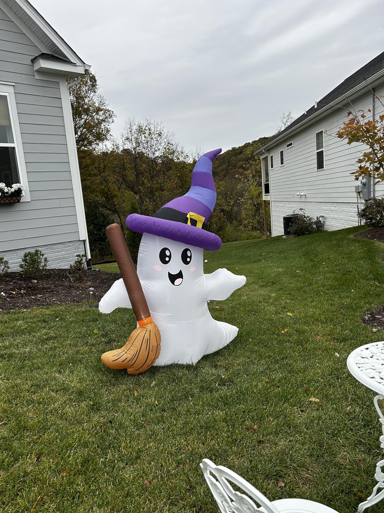JOYIN 6 FT Tall Halloween Inflatables Ghost Outdoor Decorations, Cute Blow Up Ghost Holding Broom with LED, Blow Up Yard Decorations for Halloween Outdoor Yard Garden Lawn Party Decor customer photo 2