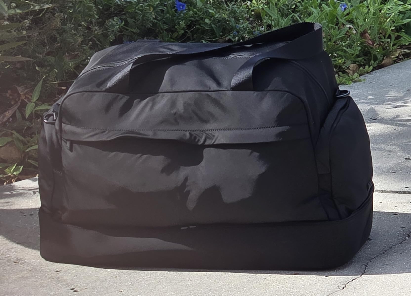 Away Featherlight Weekender Bag, 44L Carry On Travel Duffel with Laptop Sleeve and Shoe Compartment, Jet Black customer photo 2