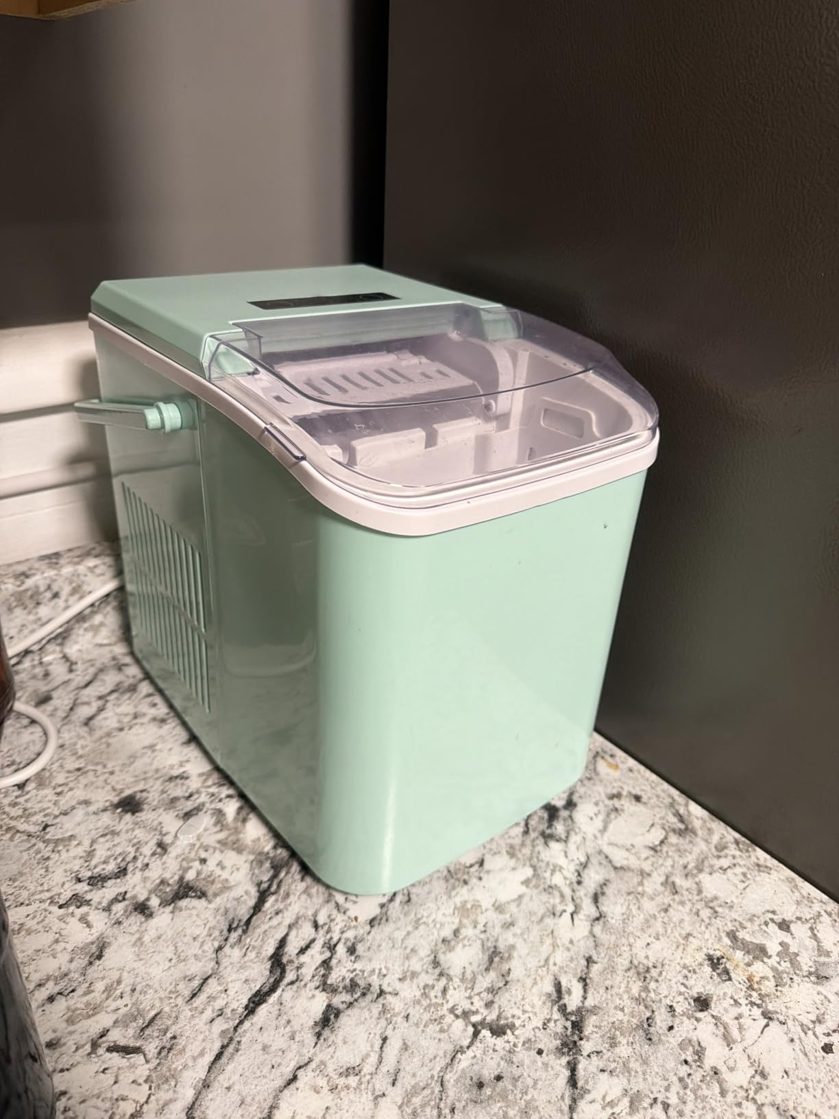 Sweetcrispy Countertop Ice Maker with Scoop, Basket and Handle, Portable Ice Machine 9 Cubes Ready in 6 Mins, 26.5lbs in 24Hrs, 2 Sizes for Home Kitchen Office Bar Party, Green customer photo 1