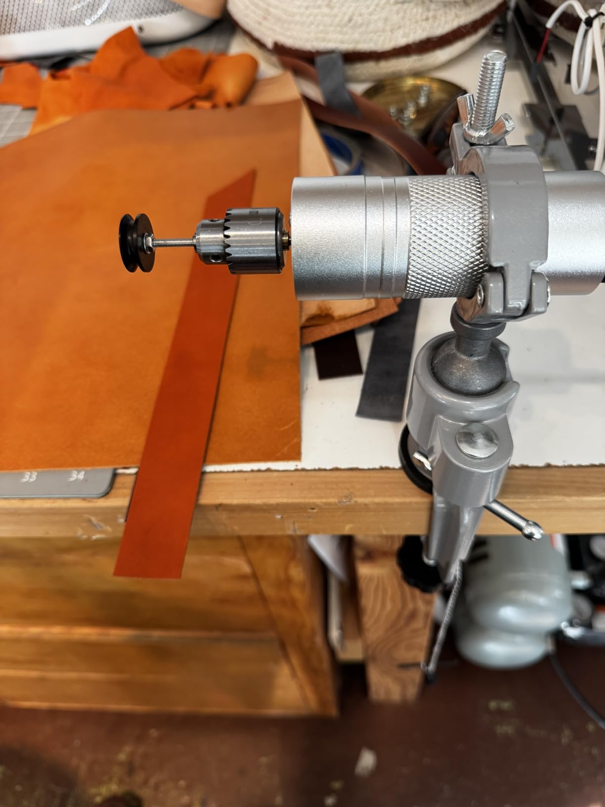 BAUSATZ Leather Polishing Machine, Leather Edge Burnishing Machine, Electric Leather Edge Burnisher Polisher Tool 10pcs Leather Burnisher Bits, Adjustable Speed (0-24000RPM) Polishing Grinding Machine customer photo 1