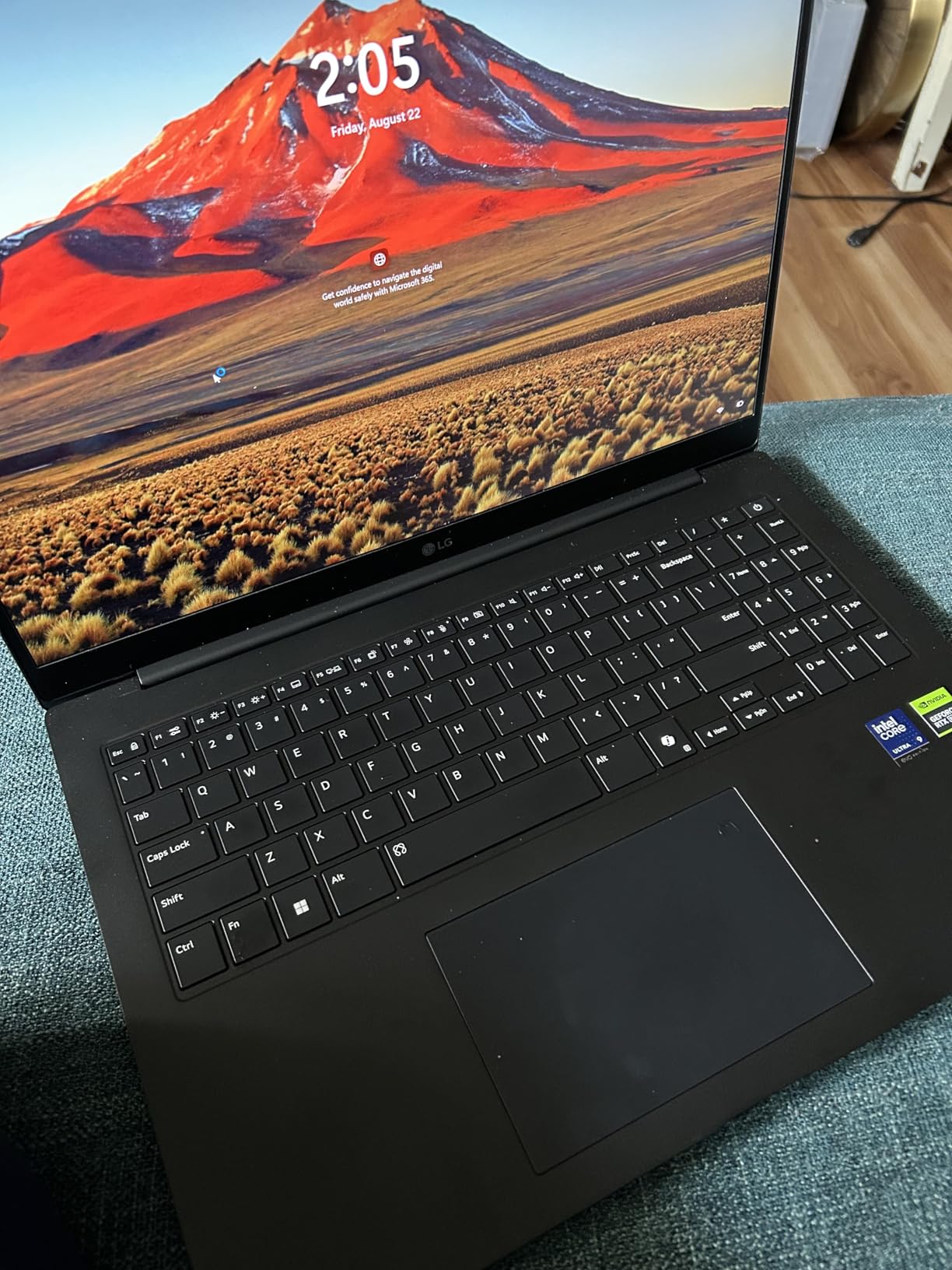 gram Pro 17-inch Lightweight Laptop Computer, Intel Evo Edition Powered by Intel Core Ultra9 285H Processor, NVIDIA RTX5050, Windows 11 Home, 32GB RAM, 2TB SSD, Black customer photo 2
