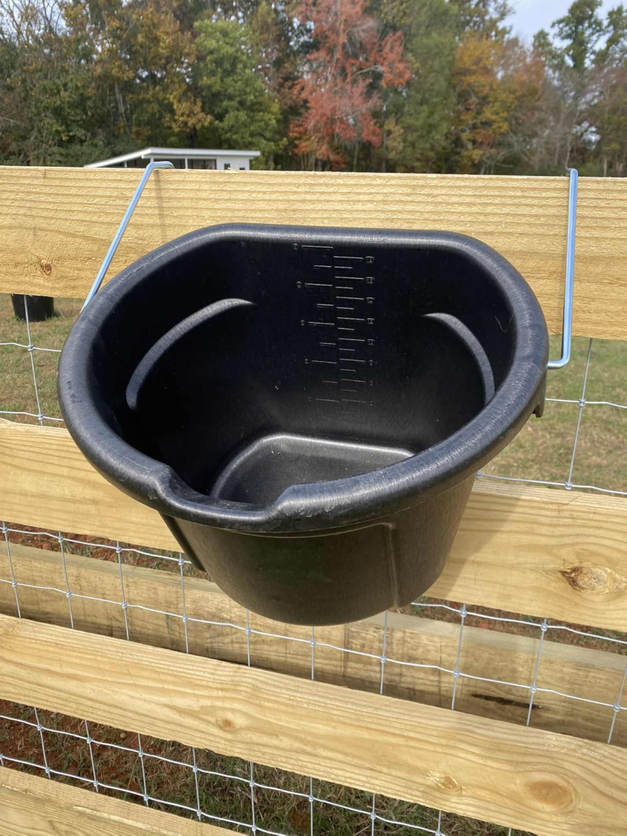 Rubbermaid Commercial Products Brute 2-Gallon 3-in-1 Flat-Back Feed Bucket with Hook-Hang-Carry Handle, RigidCell Strength, Pour Spout, USA Made for Horse & Livestock customer photo 1