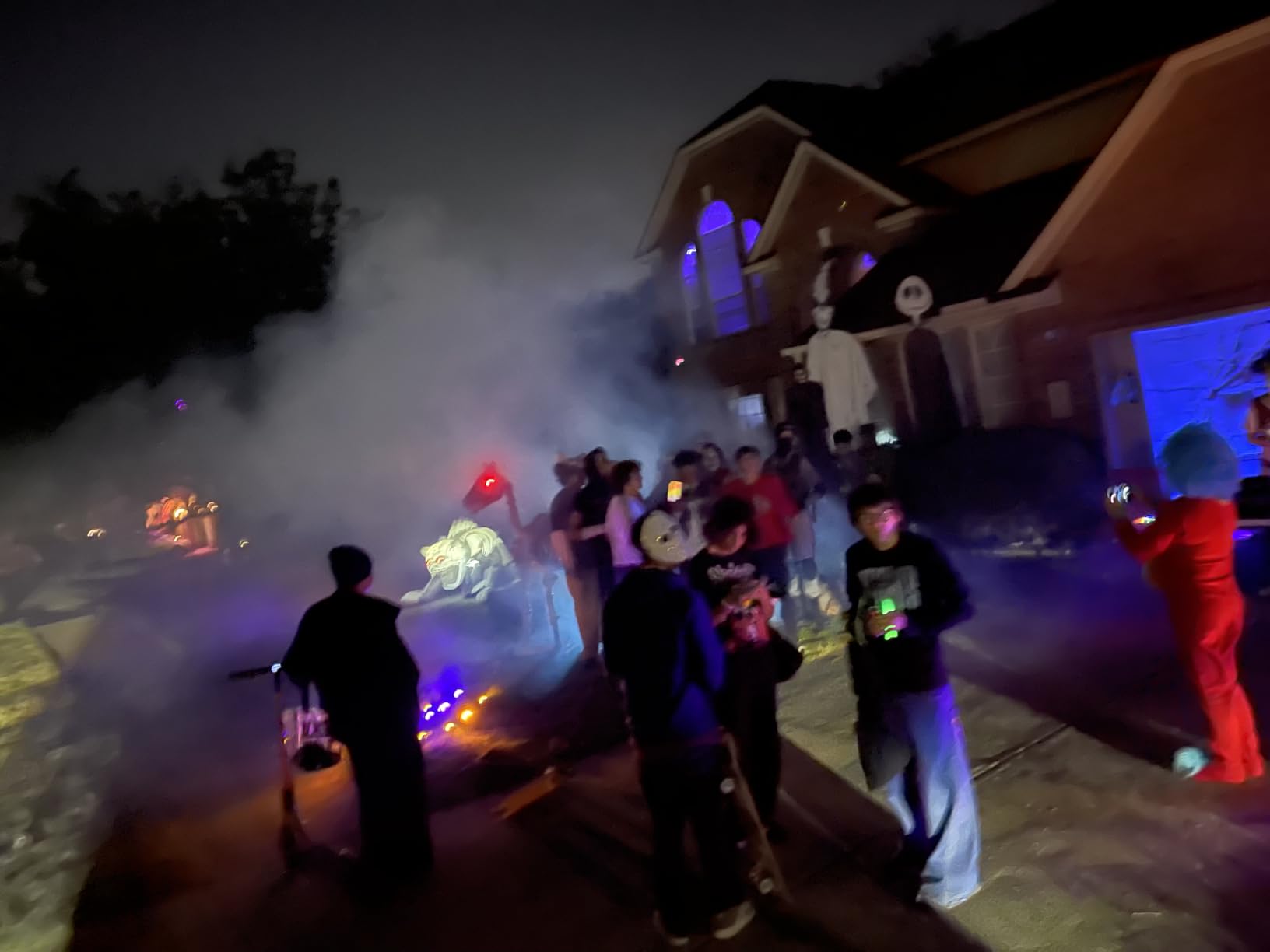 Fog Machine Outdoor Halloween, 1500W 20000CFM Smoke Machine with LED Lights, 2L Tank, 13 Colors & 4 Light Modes, Dual Wireless Remotes, Ideal for Indoor Parties, Stages, Weddings, DJ, Events customer photo 1