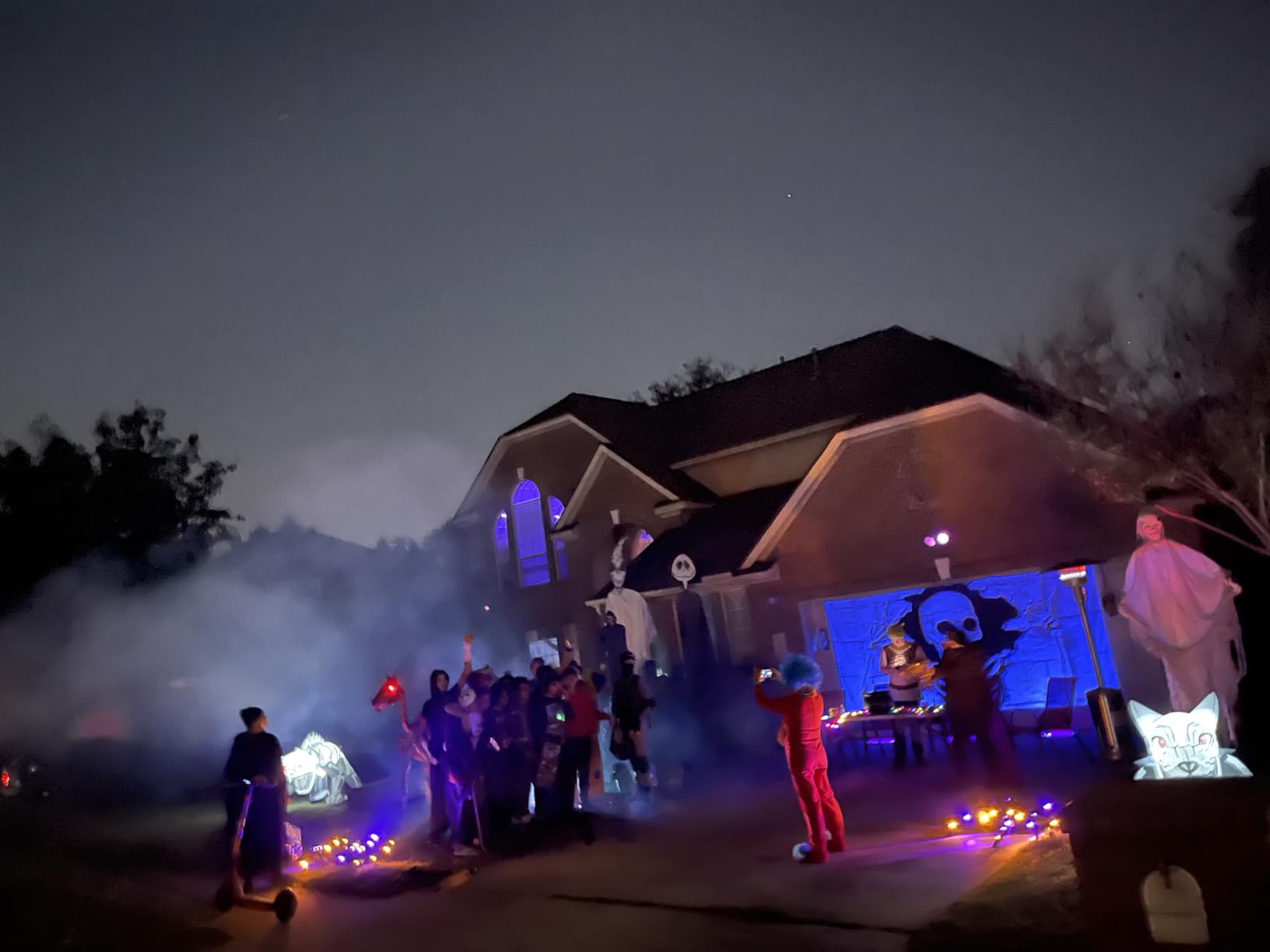 Fog Machine Outdoor Halloween, 1500W 20000CFM Smoke Machine with LED Lights, 2L Tank, 13 Colors & 4 Light Modes, Dual Wireless Remotes, Ideal for Indoor Parties, Stages, Weddings, DJ, Events customer photo 2