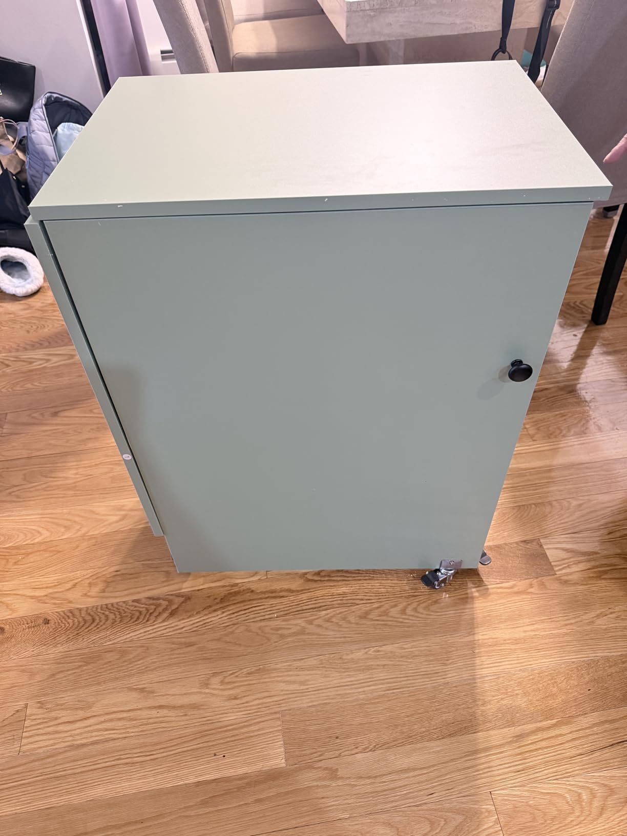 Giantex Folding Sewing Table with Charging Station, Rolling Craft Table with Storage Trays & Shelf, Foldable Sewing Machine Cabinet Desk with Lockable Wheels for Small Spaces (White) customer photo 2