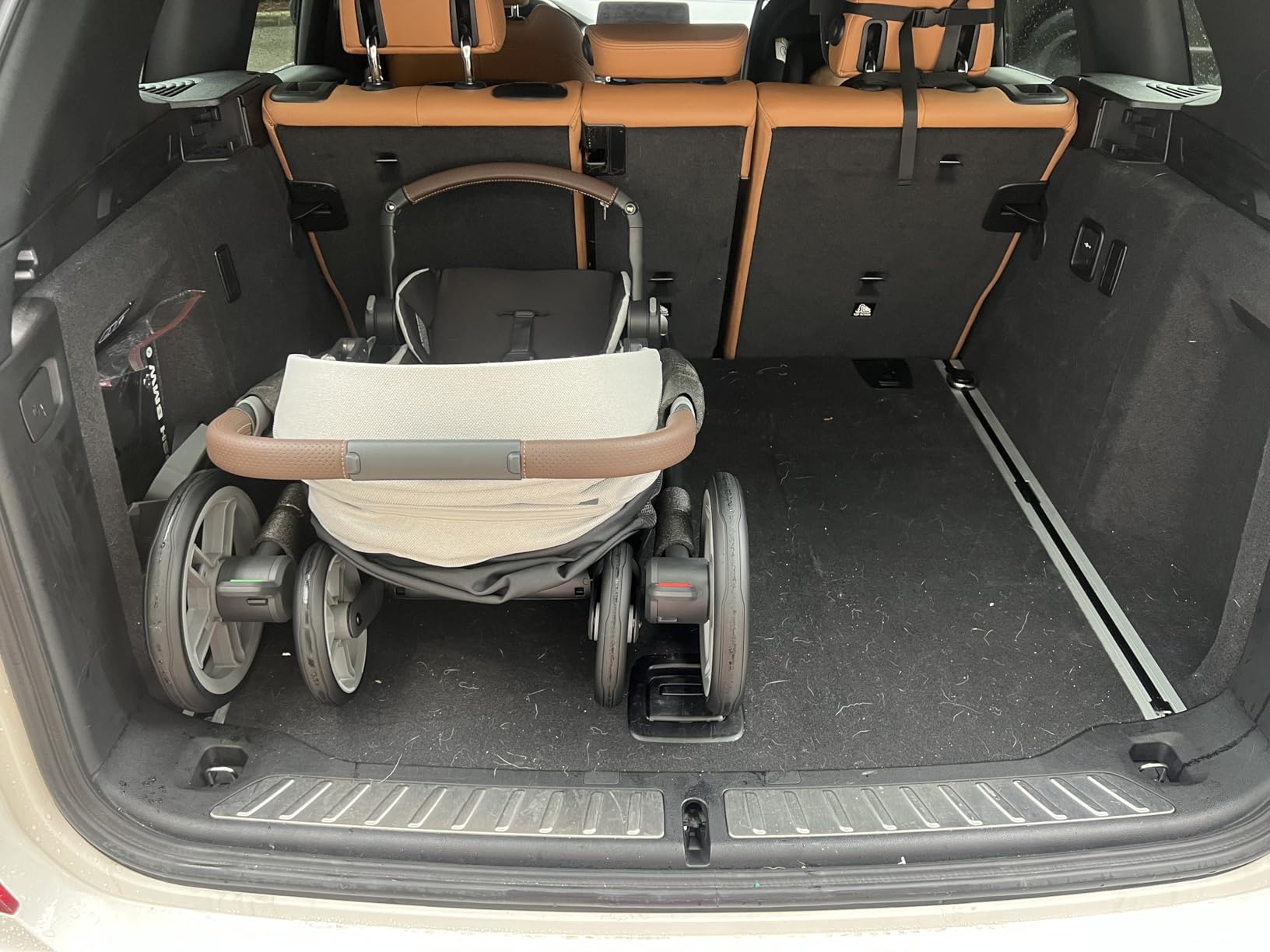 Cruz V3 Stroller - from Birth + Car Seat Compatible - Full-Size, Reversible Seat - Infant Insert, Bug and Rain Shields Included - Jake (Charcoal/Carbon Frame/Black Leather) customer photo 2