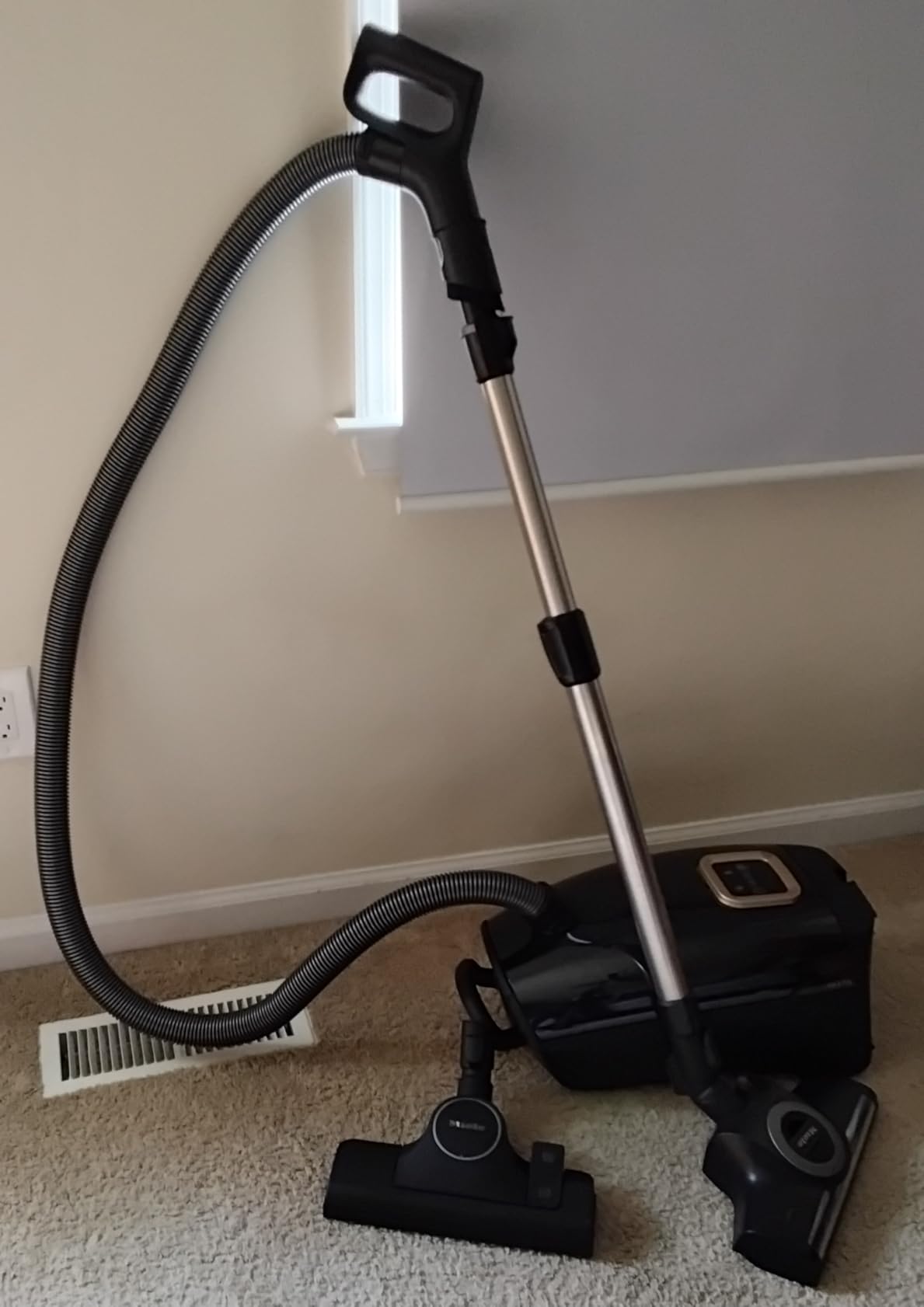 Miele Guard L1 Cat & Dog Bagged Canister Vacuum for Pet Owners with Odor-Reducing Active AirClean Filter, Obsidian Black/Rose Gold customer photo 2
