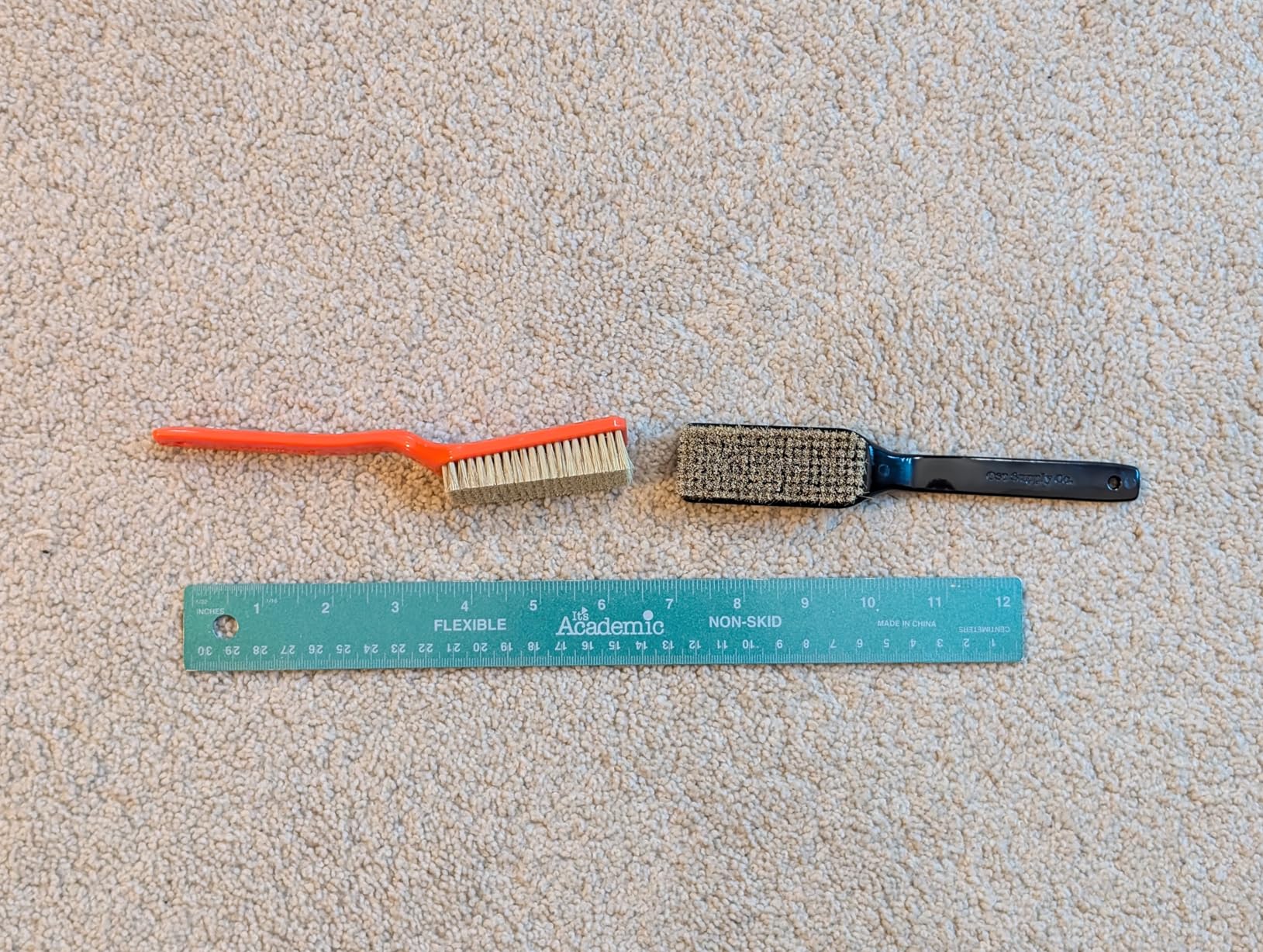 Oso Supply Co Premium Bouldering Brush - Durable Ergonomic Rock Climbing Hold Cleaner with Natural Boar's Hair Bristles for Indoor & Outdoor Climbing Use (Green) customer photo 1