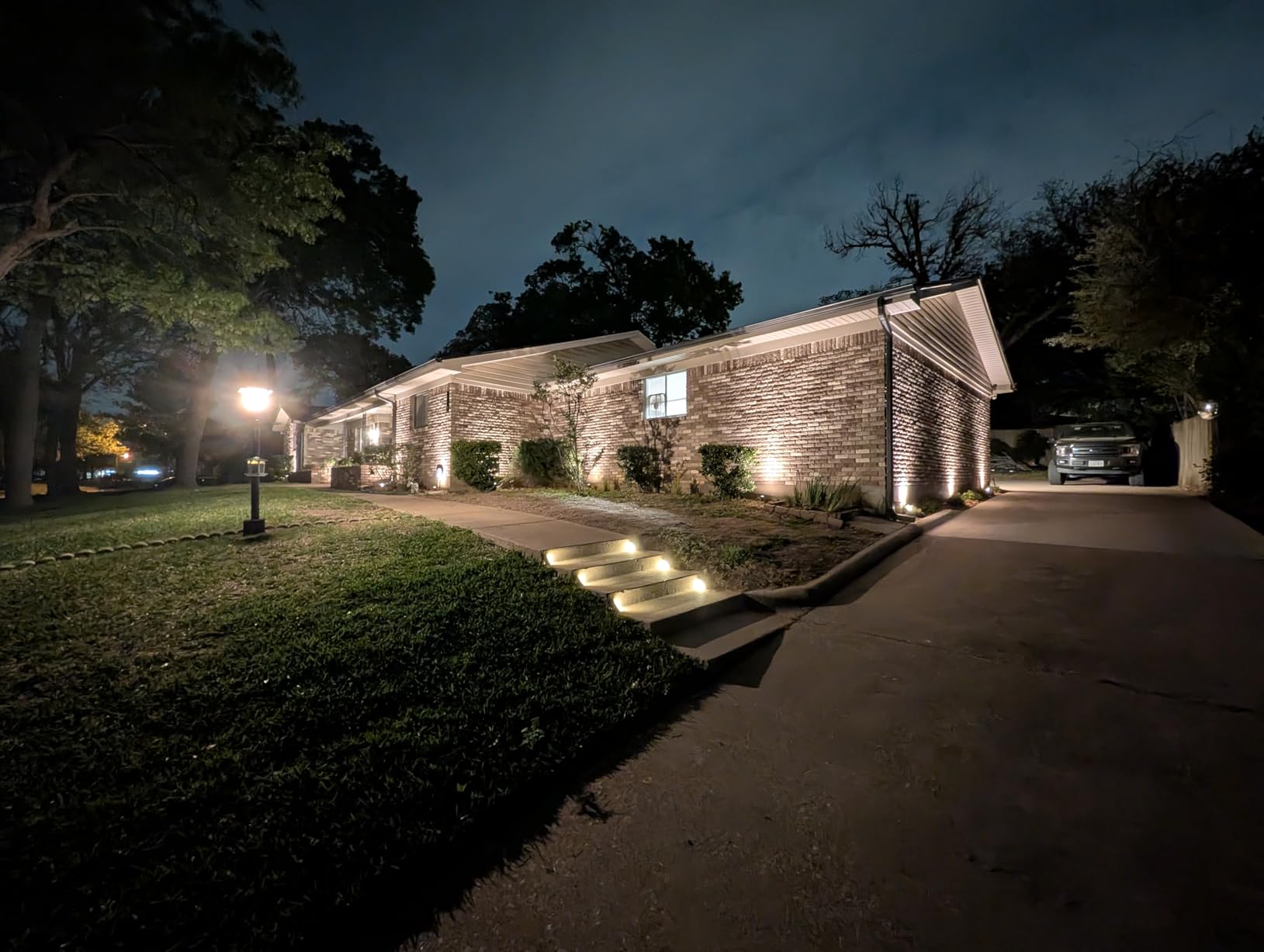 ZZXX All-in-One Low Voltage Landscape Lighting Kit, 12-Pack LED Landscape Lights with Transformer 100FT Wire and Connectors, 2700K Waterproof Landscape Spot Lights for Garden Yard House Tree customer photo 2