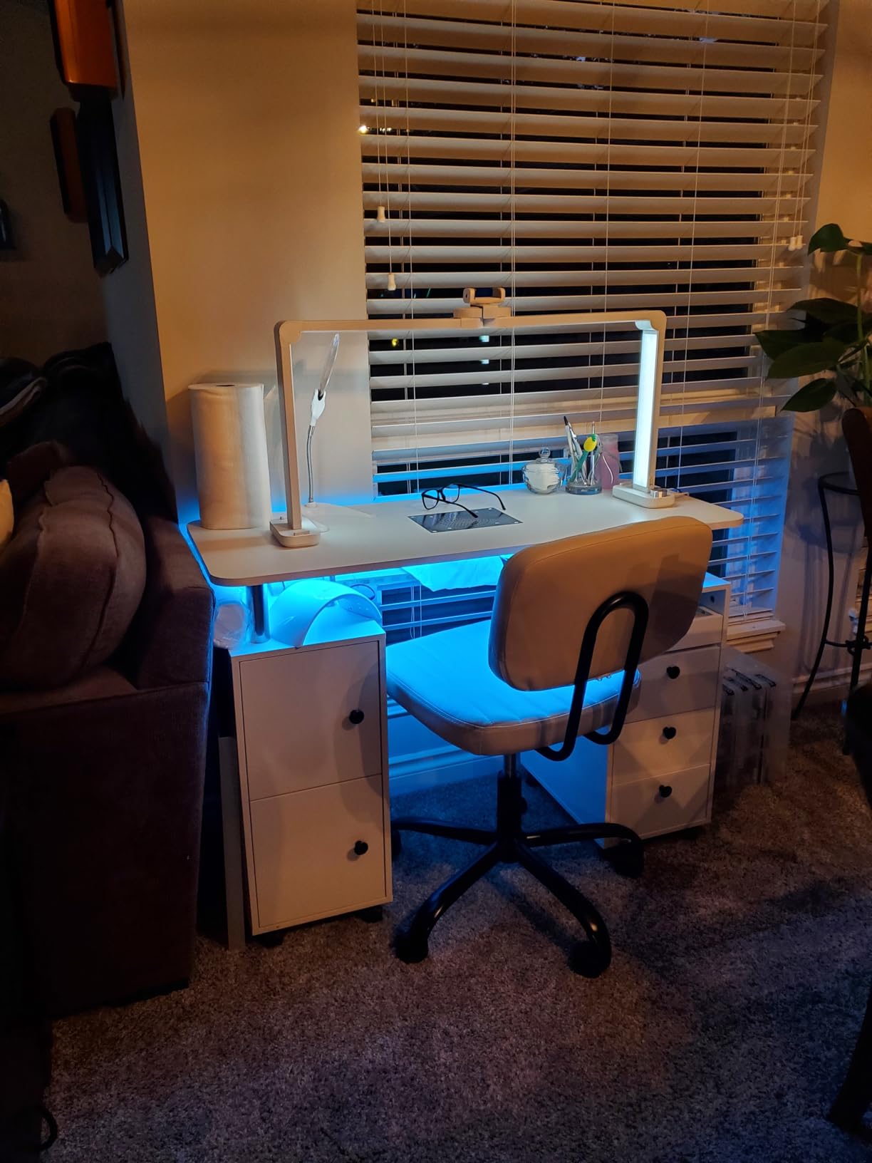 Nail Desk for Nail Tech w/Electric Dust Collector, Rolling Manicure Table w/Lockable Wheels, Storage Drawers, Wrist Cushion, Acetone Resistant, for Nail Beauty Salon Workstation (White) customer photo 1