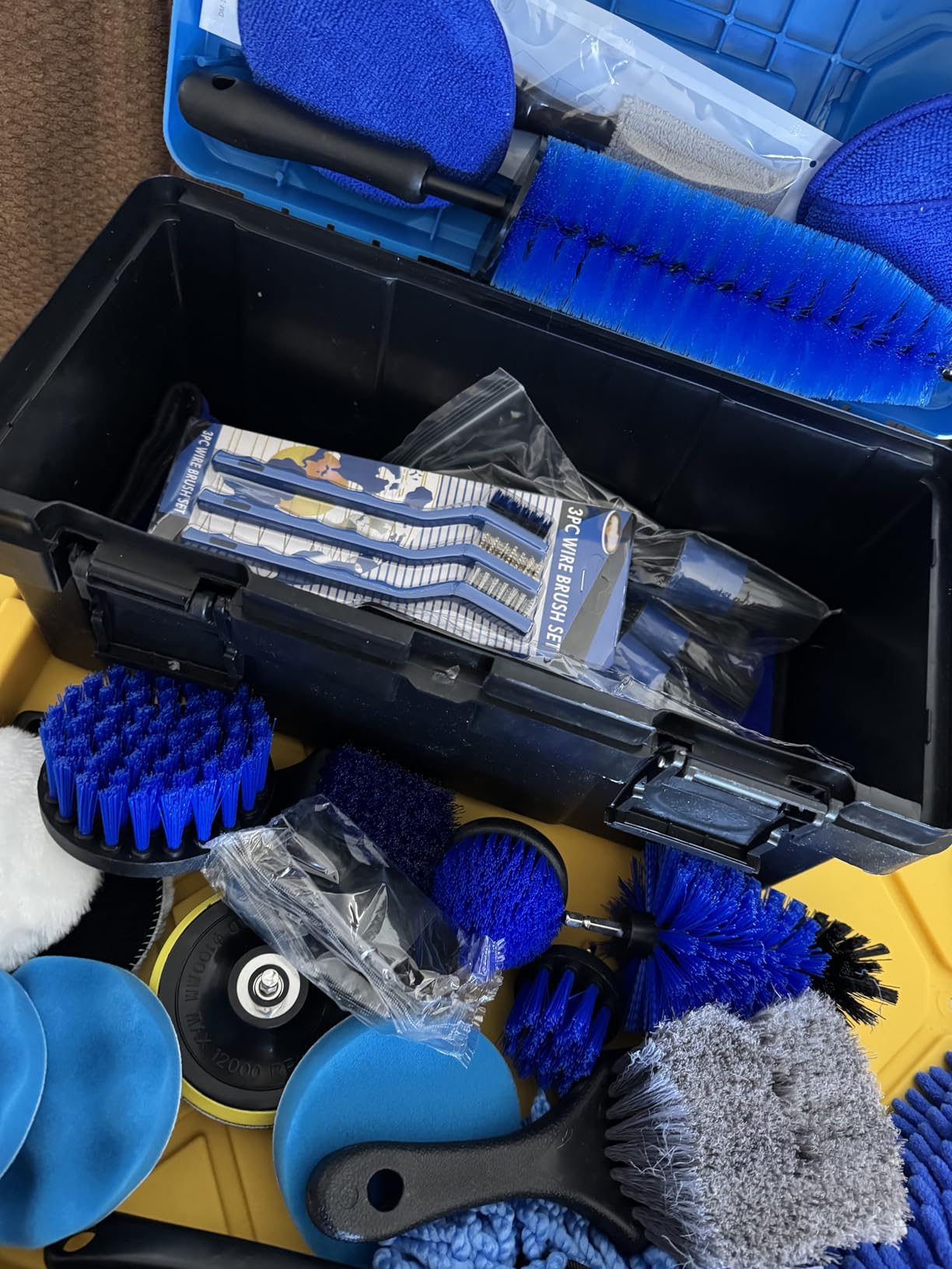 36Pcs Car Detailing Kit, Car Detailing Brush Set, Car Cleaning Kit, Auto Detailing Tools for Interior Exterior Wheels, Professional Car Wash Accessories with Windshield Cleaning Tool and Storage Box customer photo 1