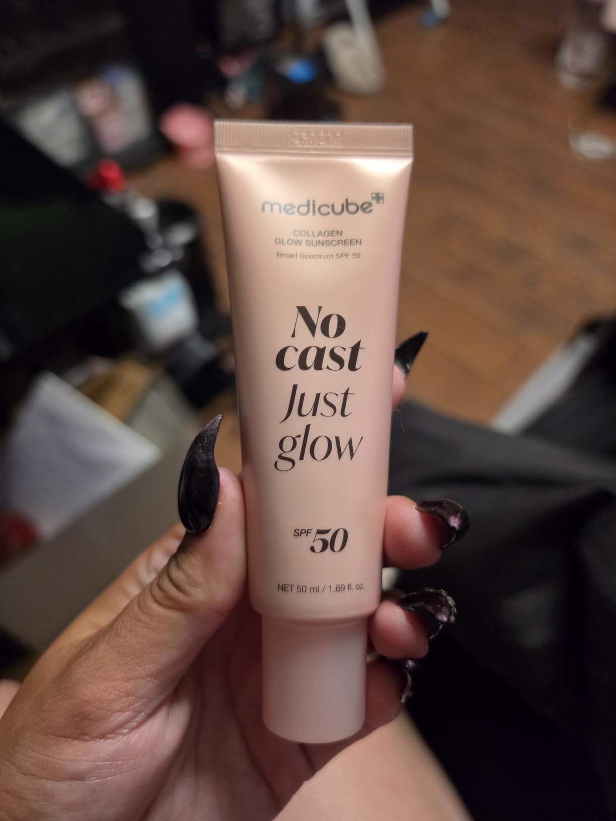 medicube No Cast Just Glow Collagen Sunscreen | SPF 50 Broad Spectrum Face Sunscreen | Lightweight, Non-Sticky, Hydrating Formula | Peptide, Cica for Soothing & Glow | Korean Skincare customer photo 1