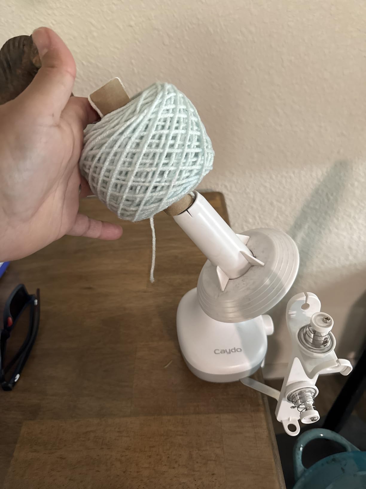 Caydo Electric Yarn Winder, Automatic Yarn Cake Winder with Dual Tension Spring Stepless Speed, Compact 7oz Portable Yarn Winder for Crocheting (White) customer photo 2