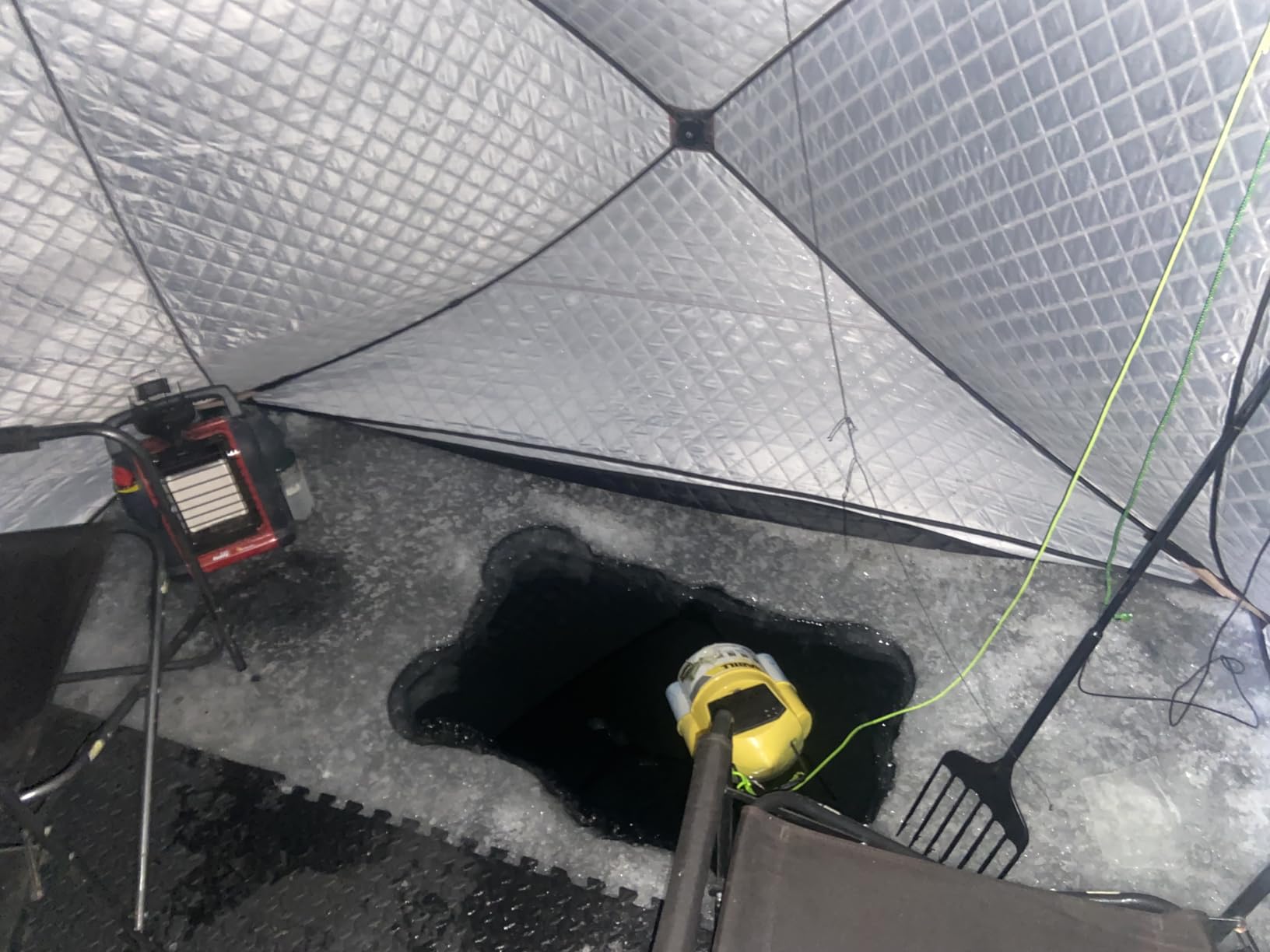 Albott Insulated Pop-Up Ice Fishing Tent, 4-10 Person Ice Shanty with 3-Layer Oxford Fabric, Waterproof Cover, Chimney Vent, Anchors & Ropes customer photo 1