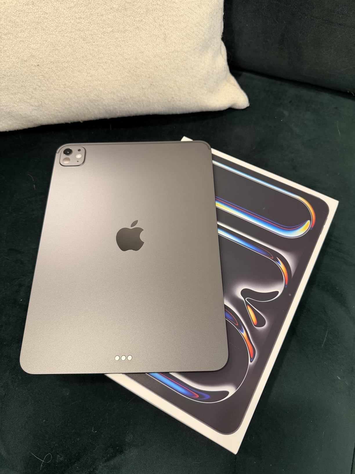 Apple iPad Pro 11-inch (M5): Ultra Retina XDR Display, 256GB, Landscape 12MP Front Camera/12MP Back Camera, LiDAR Scanner, Wi-Fi 7 with Apple N1, Face ID, All-Day Battery Life - Space Black customer photo 2