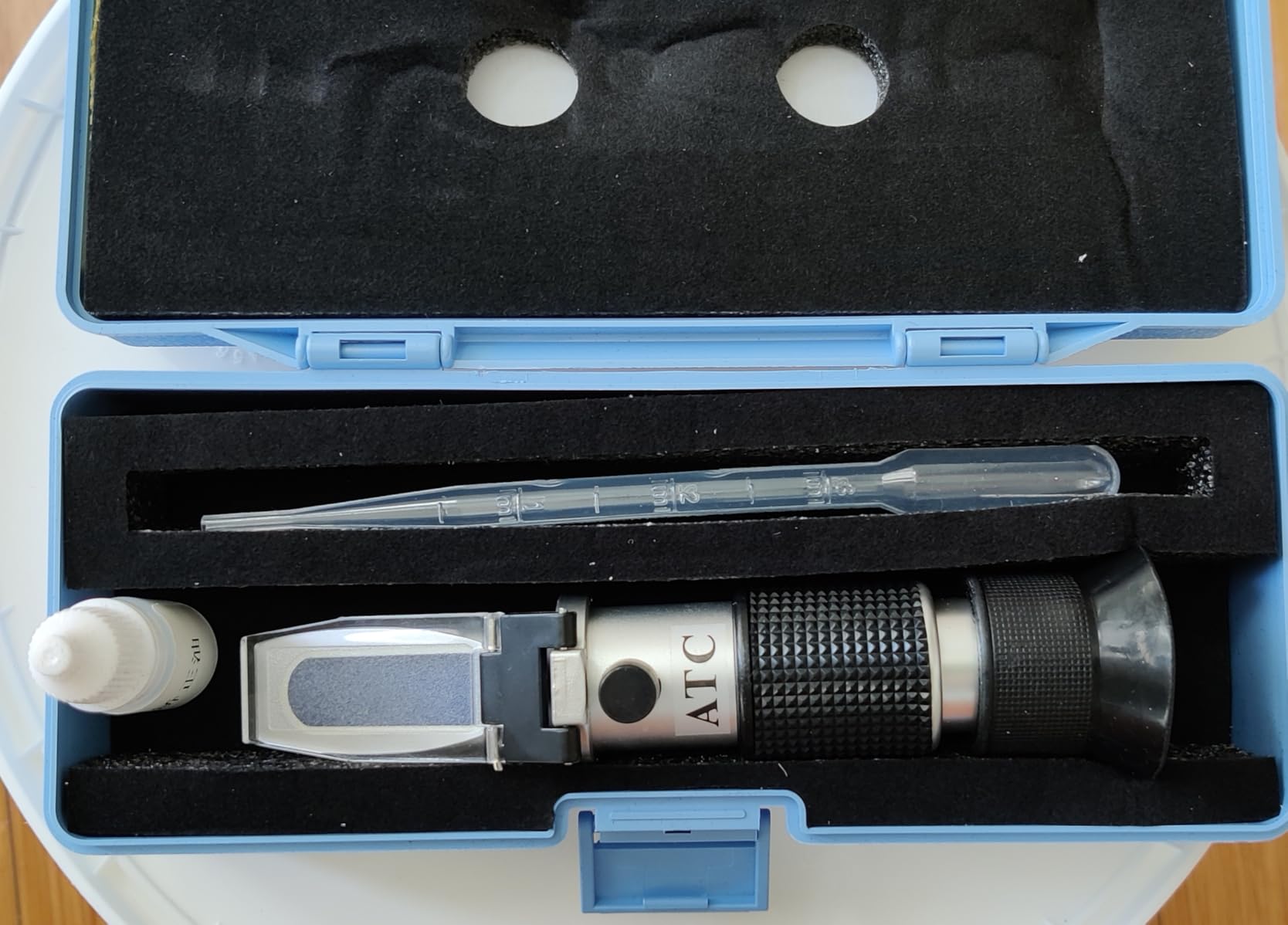 15PCS Honey Extractor Kit, 2 Pack 5 Gallon Honey Bucket with Gate, 58-90% Refractometer, Honey Strainer, Beekeeping Harvesting Equipment with Hive Tool, Frame Gripper, Uncapping Knife & Gloves customer photo 1