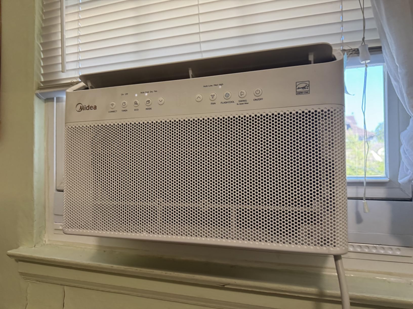 Midea 12,000 BTU U Shaped Smart Inverter Window Air Conditioner - Cools 550 Sq Ft, Ultra Quiet with Open Window Operation - Alexa/Google Assistant Compatible, 37% Energy Savings, Remote (2026 Edition) customer photo 1