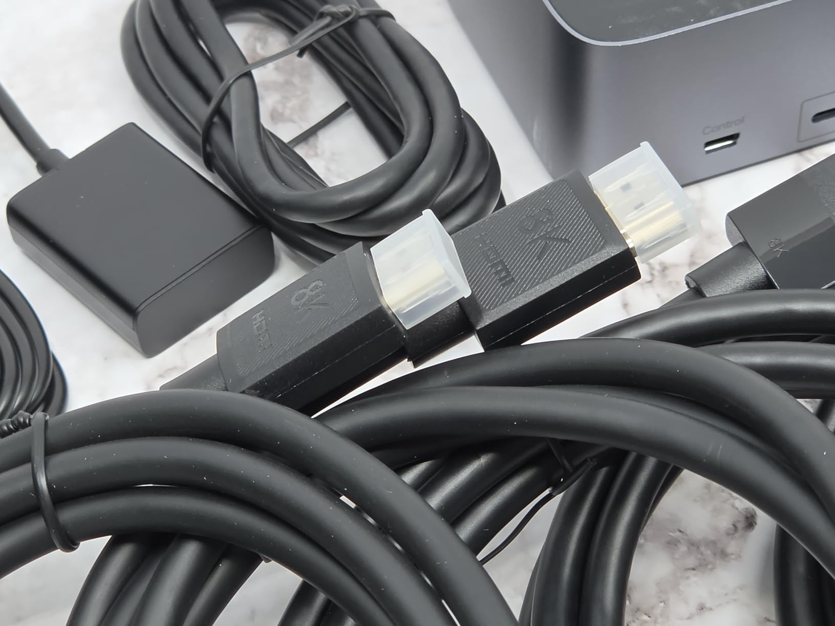 UGREEN 8K@60Hz HDMI Displayport KVM Switch 3 Monitors 2 Computers, Aluminum 4K@240Hz with 4 USB 3.0 Ports for 2 Computers Share Triple Monitors with 4 DP+2 HDMI+2 USB Cables/Power Adapter/Controller customer photo 2