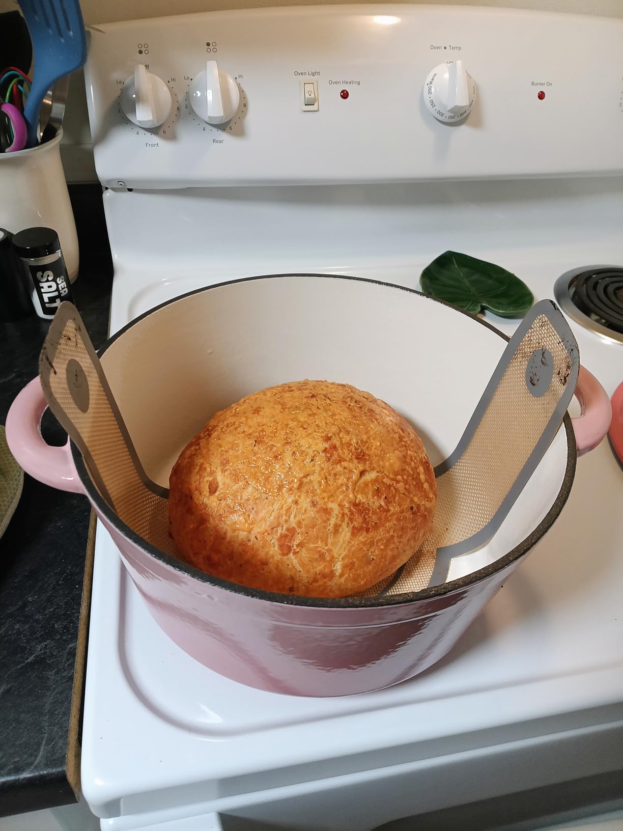 Overmont Enameled Cast Iron Dutch Oven - 5.5QT Pot with Lid, Cookbook & Cotton Potholders, White customer photo 1