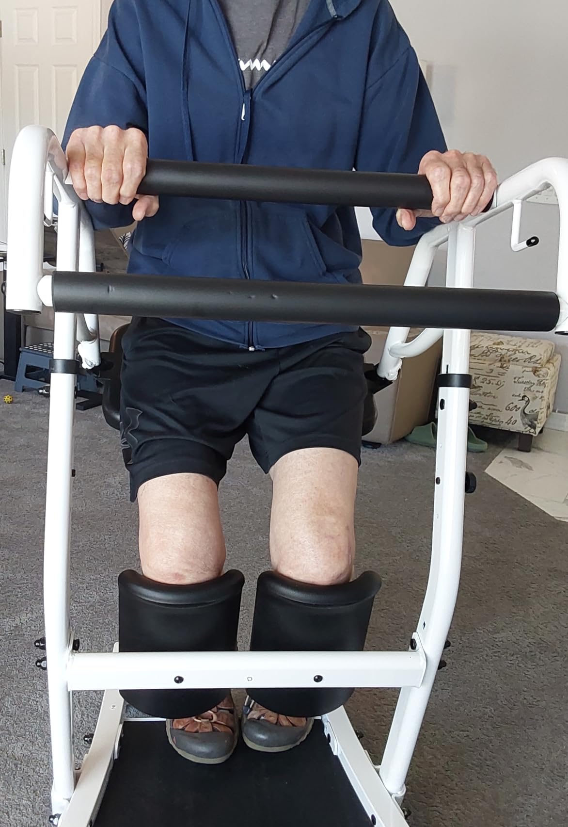 PERLECARE Sit to Stand Lift for Elderly, Stand Assist with Adjustable Height Options, Safety Belt and Lockable Smooth Casters, Easy Operation, Ideal for Post-Surgery Recovery and Disabled Individuals customer photo 1