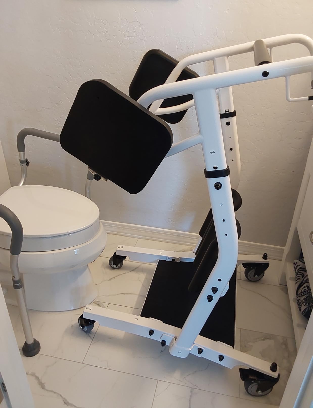 PERLECARE Sit to Stand Lift for Elderly, Stand Assist with Adjustable Height Options, Safety Belt and Lockable Smooth Casters, Easy Operation, Ideal for Post-Surgery Recovery and Disabled Individuals customer photo 2