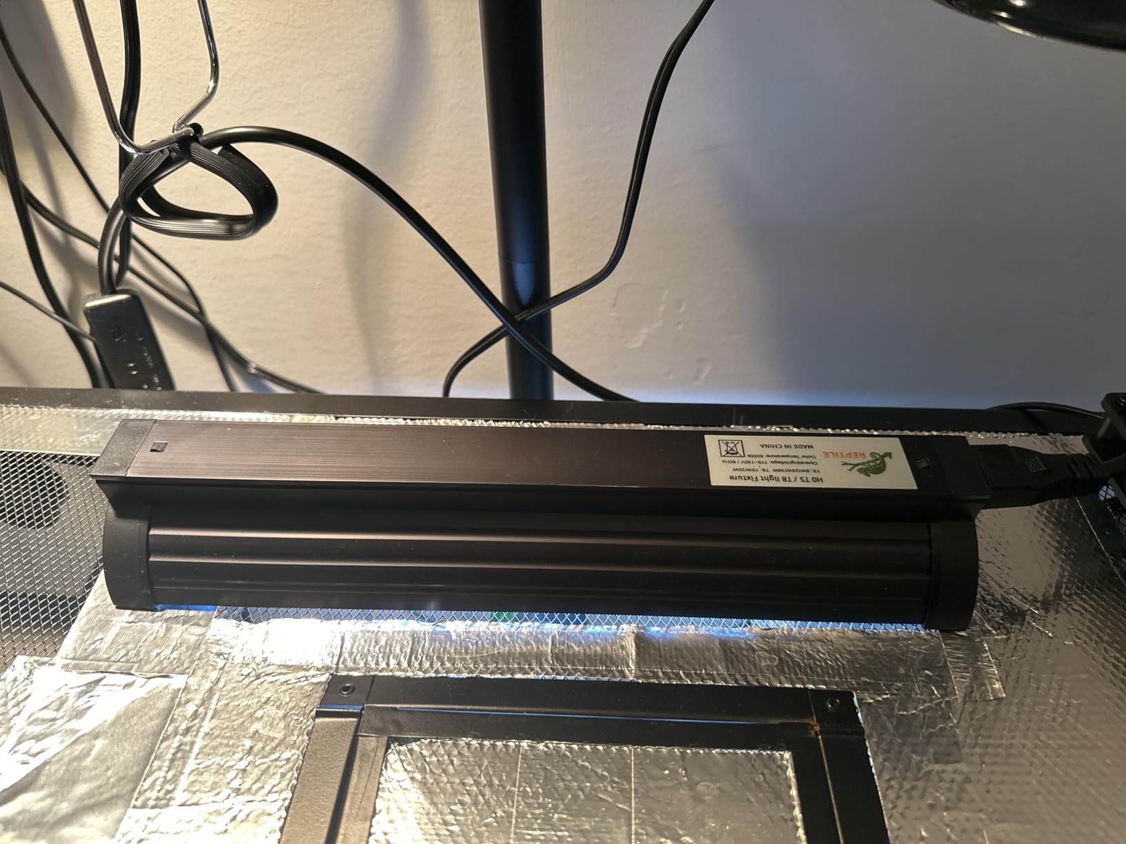 UVB Light for Reptile 8W, T5 UVB Reptile Light Fixture HO Combo Kit with Test Sensor Cards, 12