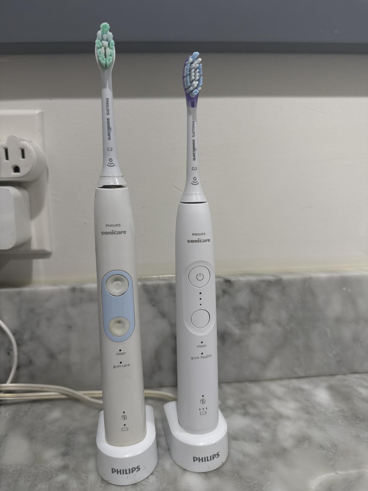 Philips Sonicare 5950 Series Electric Toothbrush, Pressure Sensor, 6 Brushing Settings, Travel Case, White, HX7130/03 customer photo 1