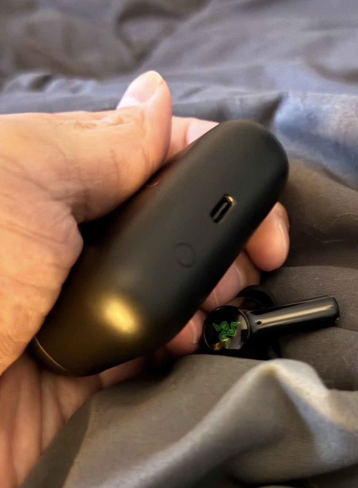 Razer Hammerhead V3 HyperSpeed Wireless Multi-Platform ANC Gaming Earbuds - 2.4GHz & Bluetooth 6.0, Up to 40 Hr Battery, THX Spatial Audio, for Smartphones, PC, Laptop, Tablet, PS5, Steam Deck - Black customer photo 1