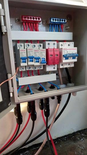 Solar Combiner Box 6 Strings 150A DC Main Circuit Breaker with Power Surge and 25A Circuit Breaker for On/Off-Grid Solar Power customer photo 1