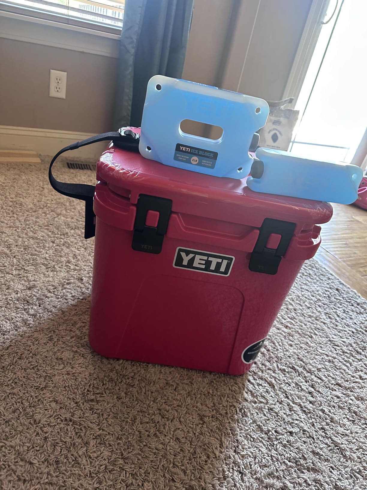 YETI Roadie 24 2.0 Hard Cooler with DoubleDuty Shoulder Strap and Drain Plug customer photo 2