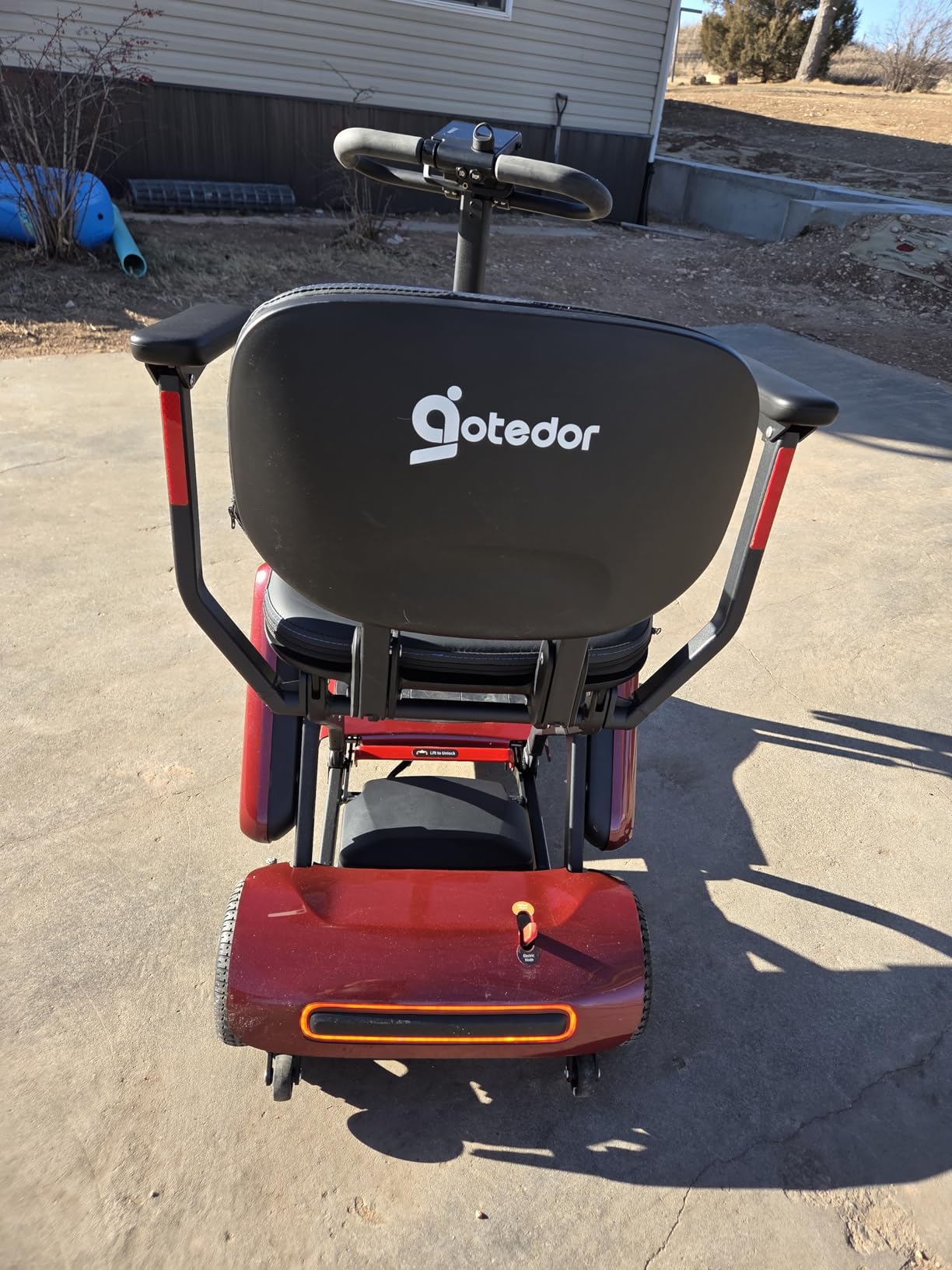 Aotedor Folding Mobility Scooter for Seniors, 1-Second Fold, Stable Lightweight Mobility Scooter, Easy to Carry, Fits Car Trunks, Safe & Comfortable, TSA/Cruise Travel Approved - Standard Range customer photo 2
