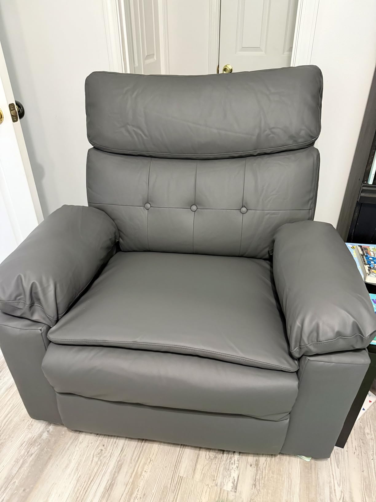 GarveeHome Leather Recliner Chair - Heat and Massage, Swivel Rocker Manual Recliner for Adults, Lazy Rocking Chair with Comfort Arms and Back Single Sofa customer photo 1