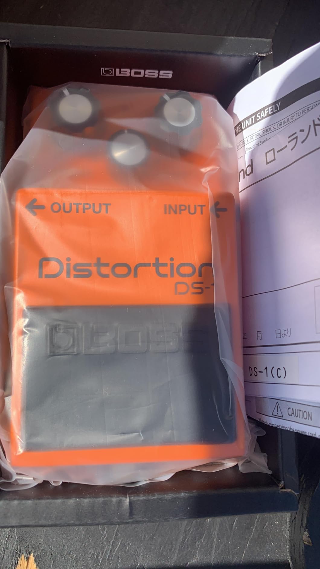 BOSS DS-1 Distortion Compact Distortion Pedal, The Benchmark in Guitar Distortion, Hard-edged Attack & Smooth Sustain, Wide Tone Range customer photo 1