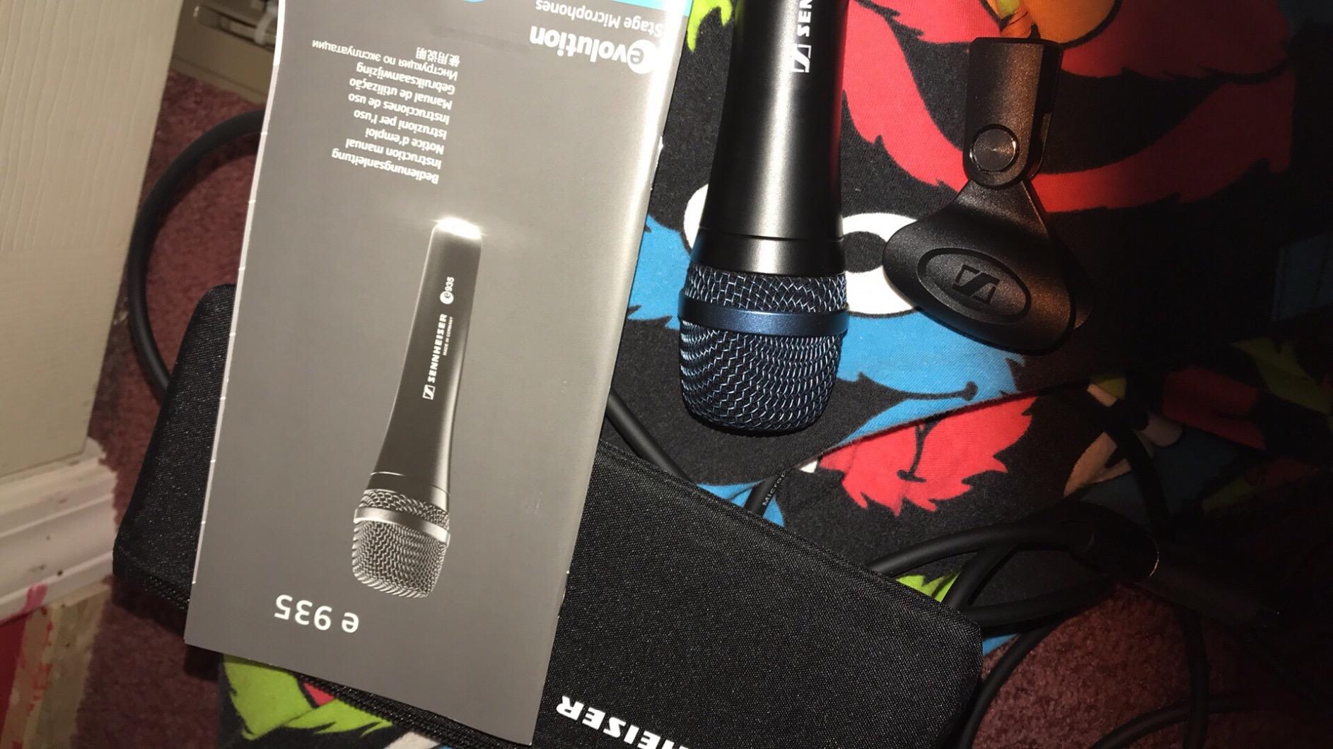 Sennheiser Pro Audio e 935 Cardioid Dynamic Vocal Microphone customer photo 2