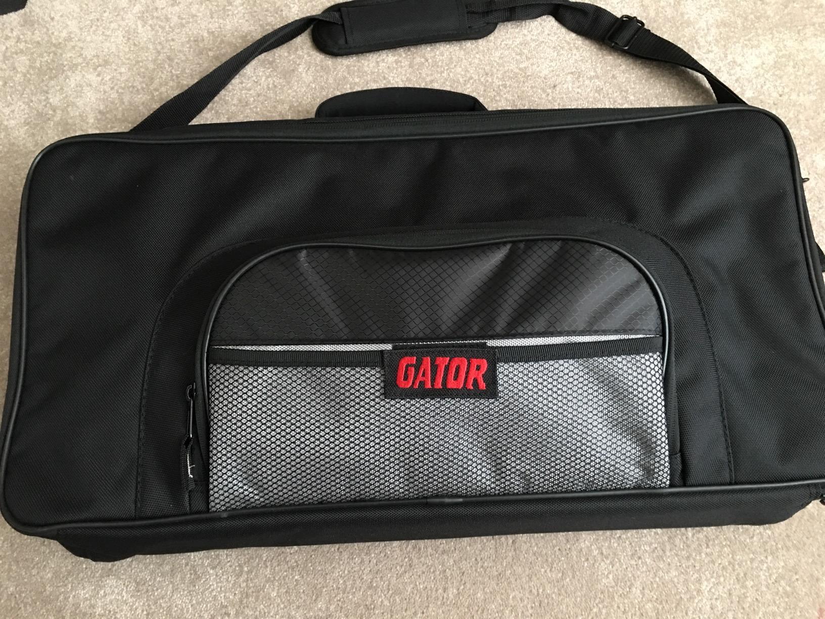 Gator Cases Lightweight Padded Utility Bag for Guitar Pedals, DJ Controllers, Micro Synths, and more, 24.5