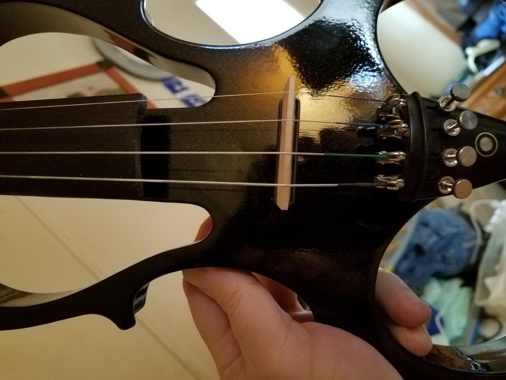 Cecilio Electric Violin 4/4 Full Size Silent Violin Set for Beginner, Solid Maple Wood Silent Violin with Ebony Fittings, Black Metallic customer photo 2