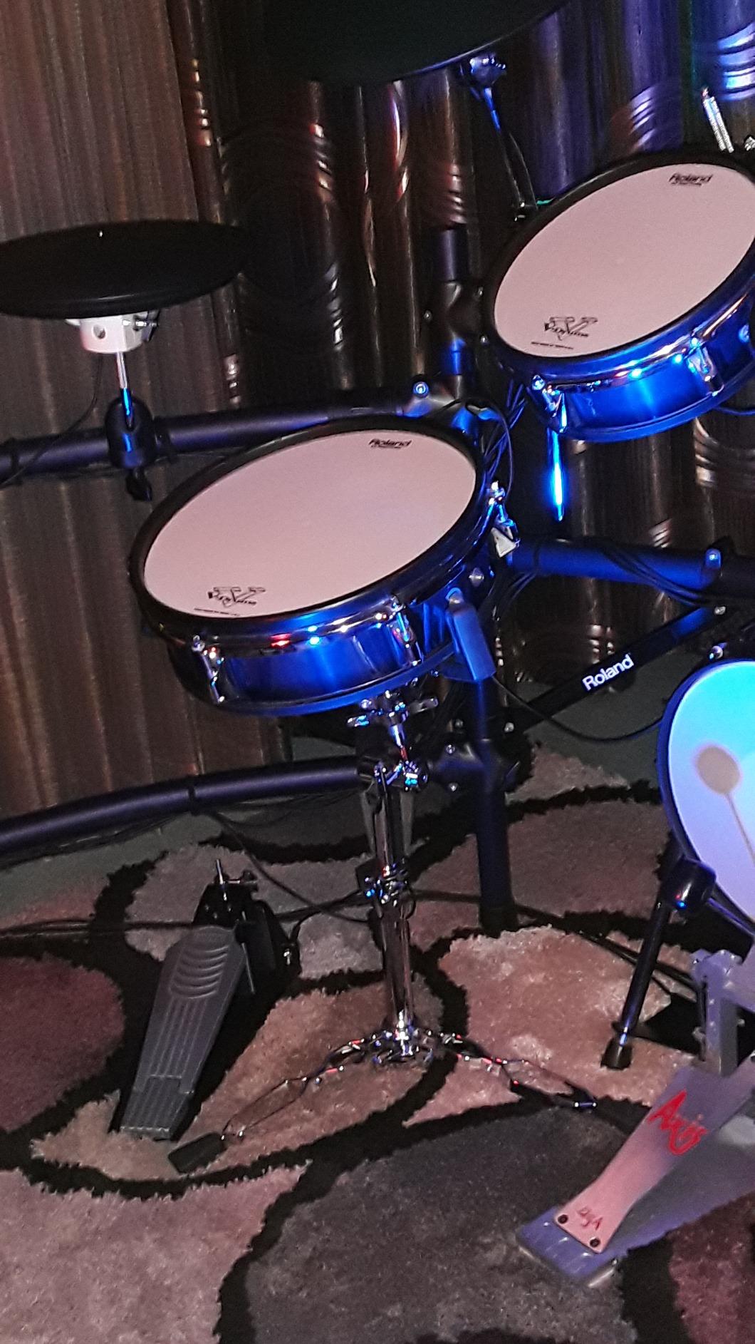 Pearl S930 Double-Braced Snare Drum Stand with Gearless UniLock Basket Tilter, Heavy Double Braced Legs, and Adjustable Gripping Basket for 10