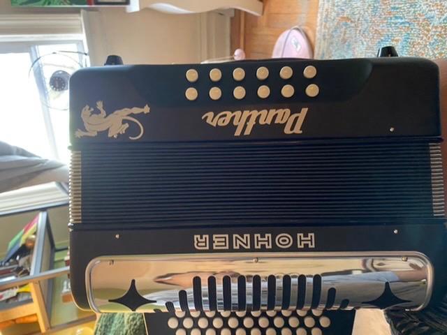 HOHNER Accordion 3100FB Panther 3-Row Diatonic F/Bb/Eb (Black) customer photo 2