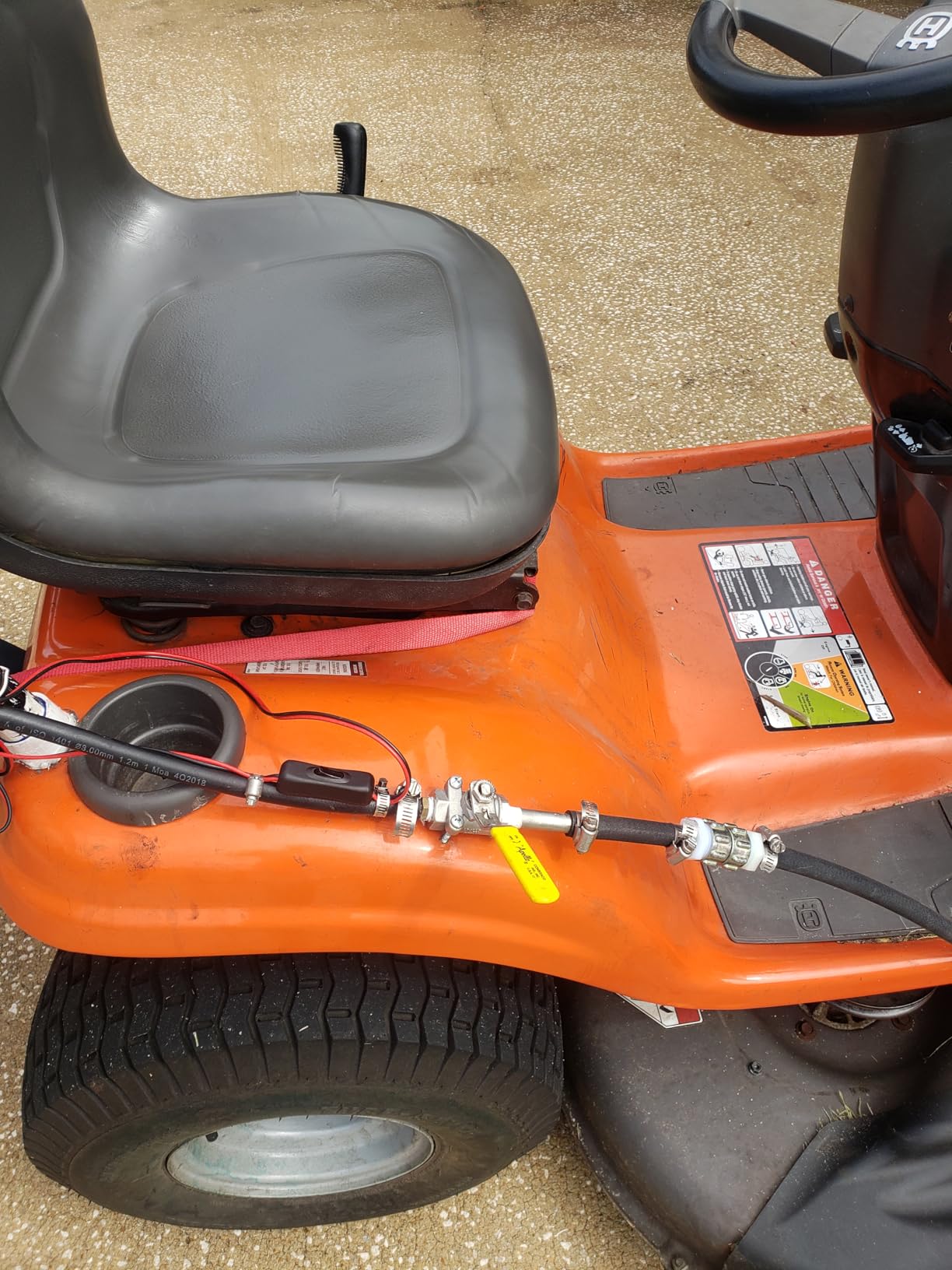 Chapin 97400E Made in the USA 25 Gallon ATV/UTV 12 Volt Mounted Spot Sprayer With 5 Inch Wide Mouth, High Performing 12 V Diaphragm Pump and Filtration System and 18 Inch Spray Wand, Translucent White customer photo 1