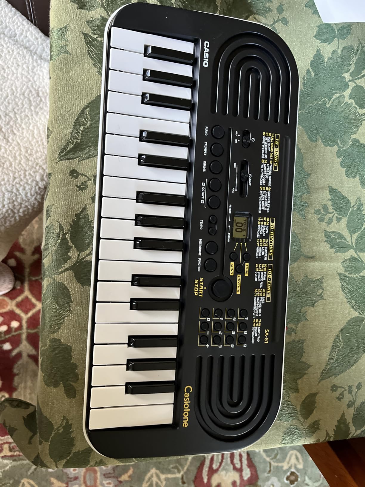 Casio Casiotone SA-51 - 32-Key Compact Digital Keyboard | Portable Electronic Piano with 100 Tones, 50 Rhythms & Built-In Songs | Battery Powered customer photo 1
