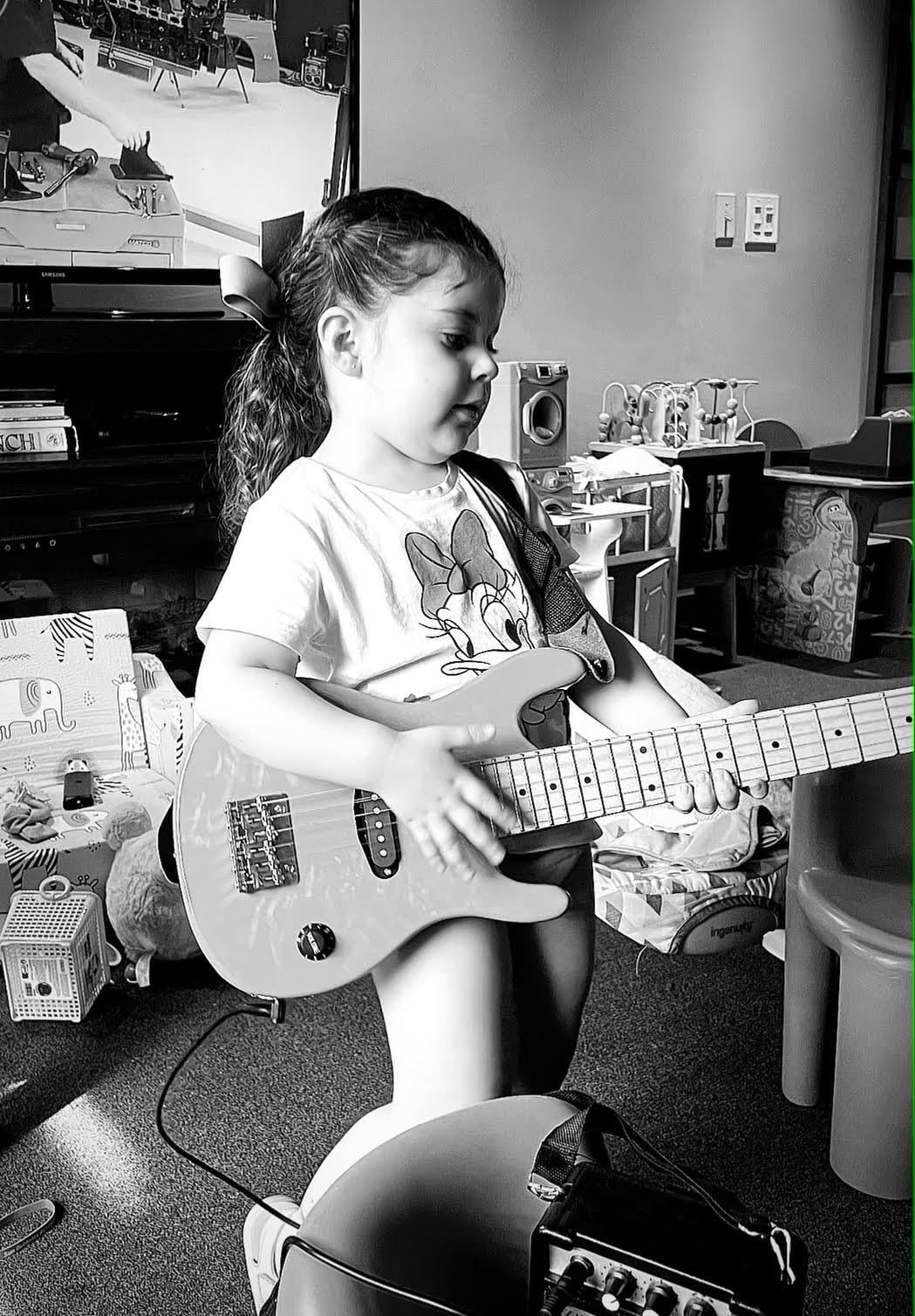 ZENY 30 inch Kids Electric Guitar with 5w Amp, Gig Bag, Strap, Cable, Strings and Picks Guitar Combo Accessory Kit, Blue customer photo 1