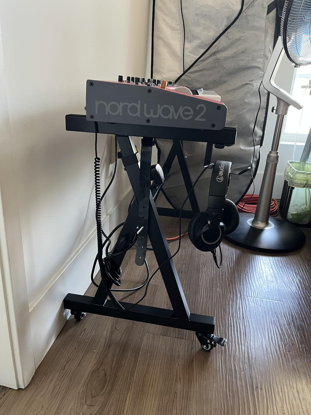 Liquid Stands Keyboard Stand w/ Wheels - Black Z Style Adjustable & Portable Professional Heavy Duty Digital Piano Stand - Fits 54-88 Key Electric Pianos customer photo 2