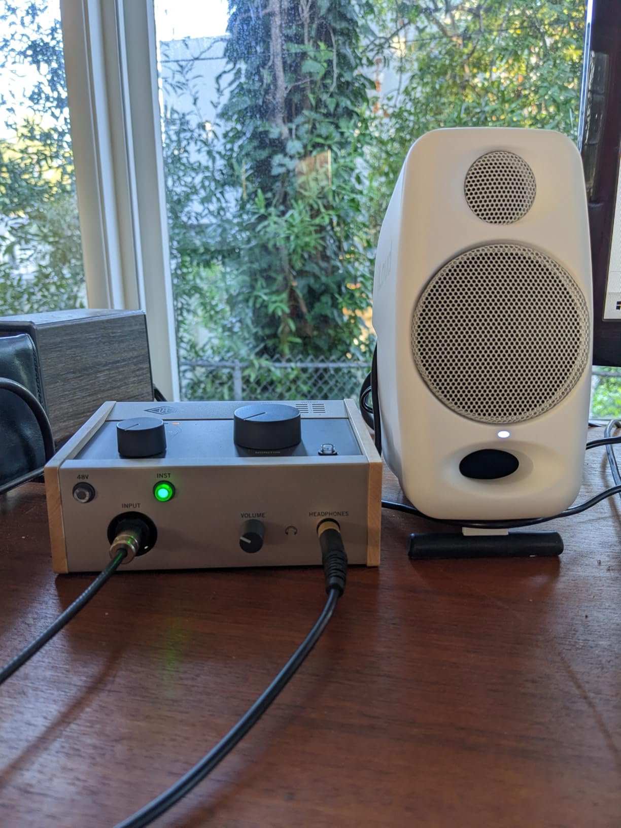 IK Multimedia iLoud Micro Monitor White 50 watt Portable Wireless Bluetooth Studio Reference Monitors, Dual Speakers for Music Production, Mixing, Mastering, Composing, producing and DJs customer photo 1